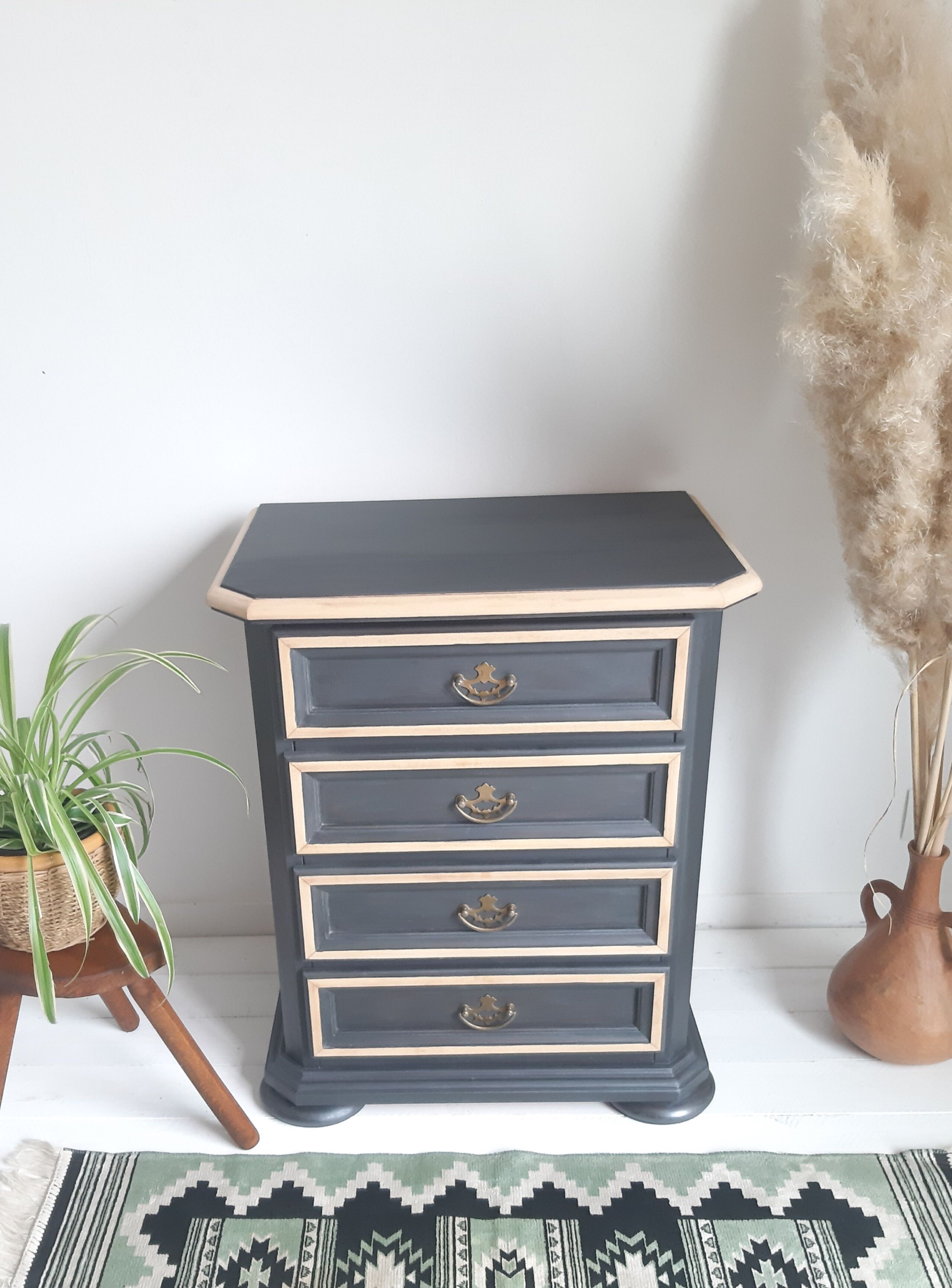 Extra chest of drawers