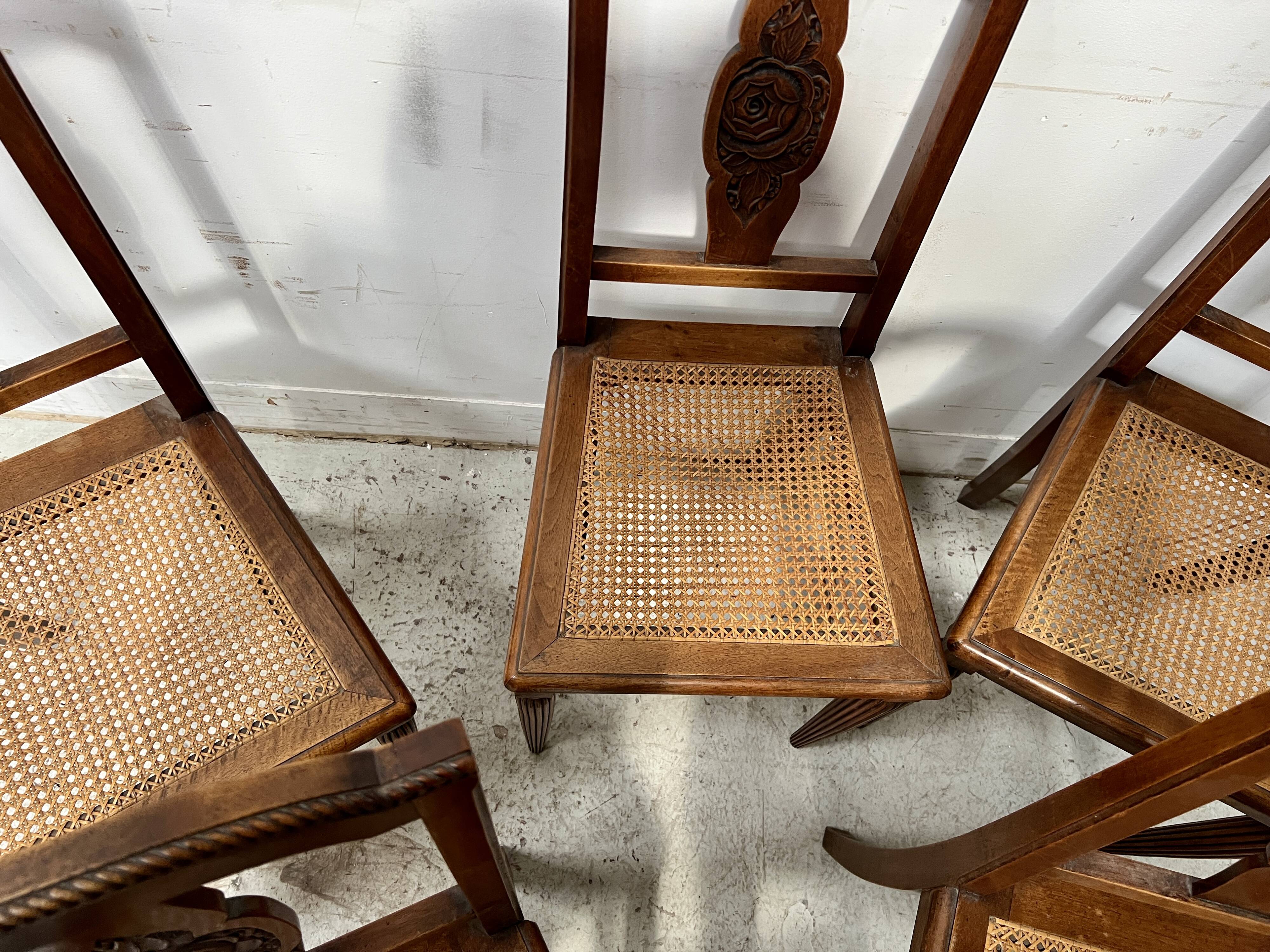 Set of six Art Deco chairs in solid walnut, 20th century.