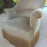 Velvet-trimmed toad with backrest and firm seat