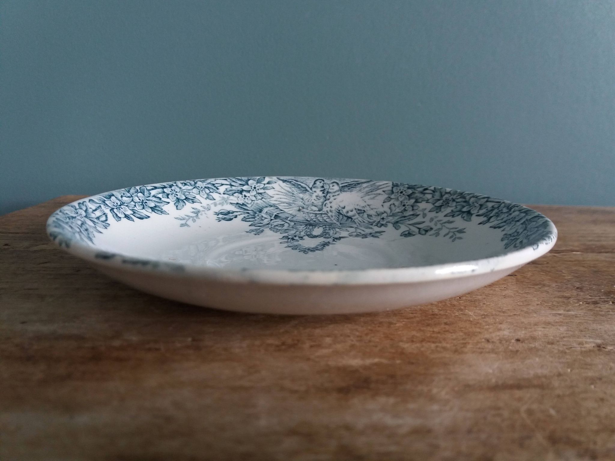 Saint Amand plate by Lebacqz & Bouchart, Colombier decoration, early 20th century