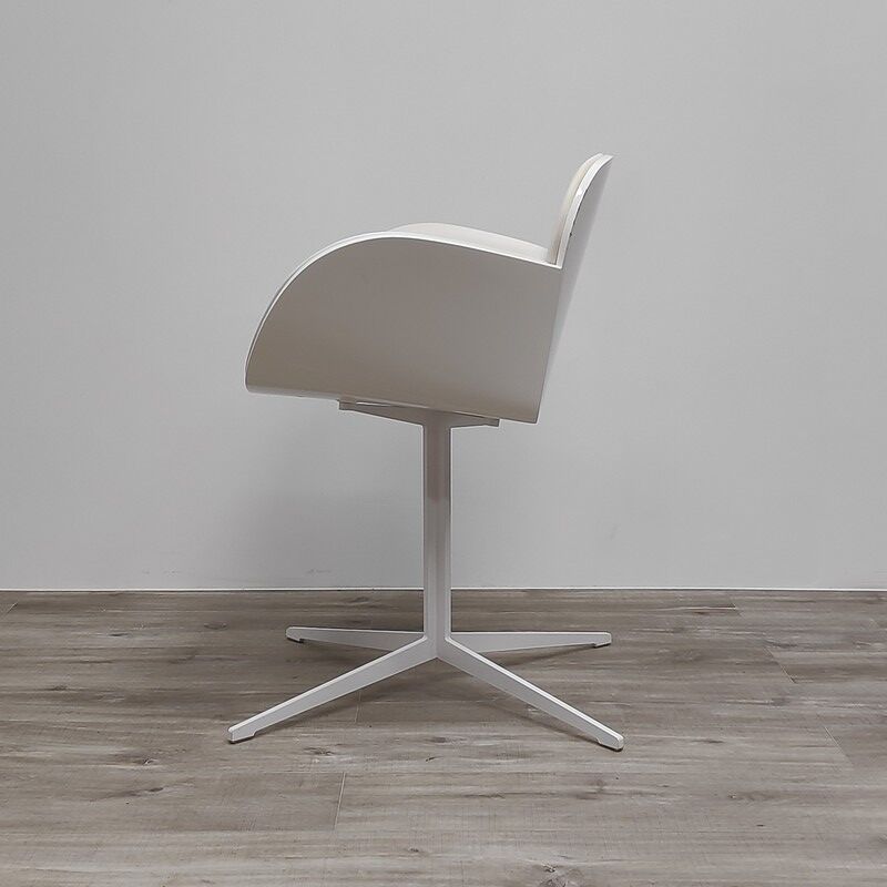 Chaise en simili cuir blanc