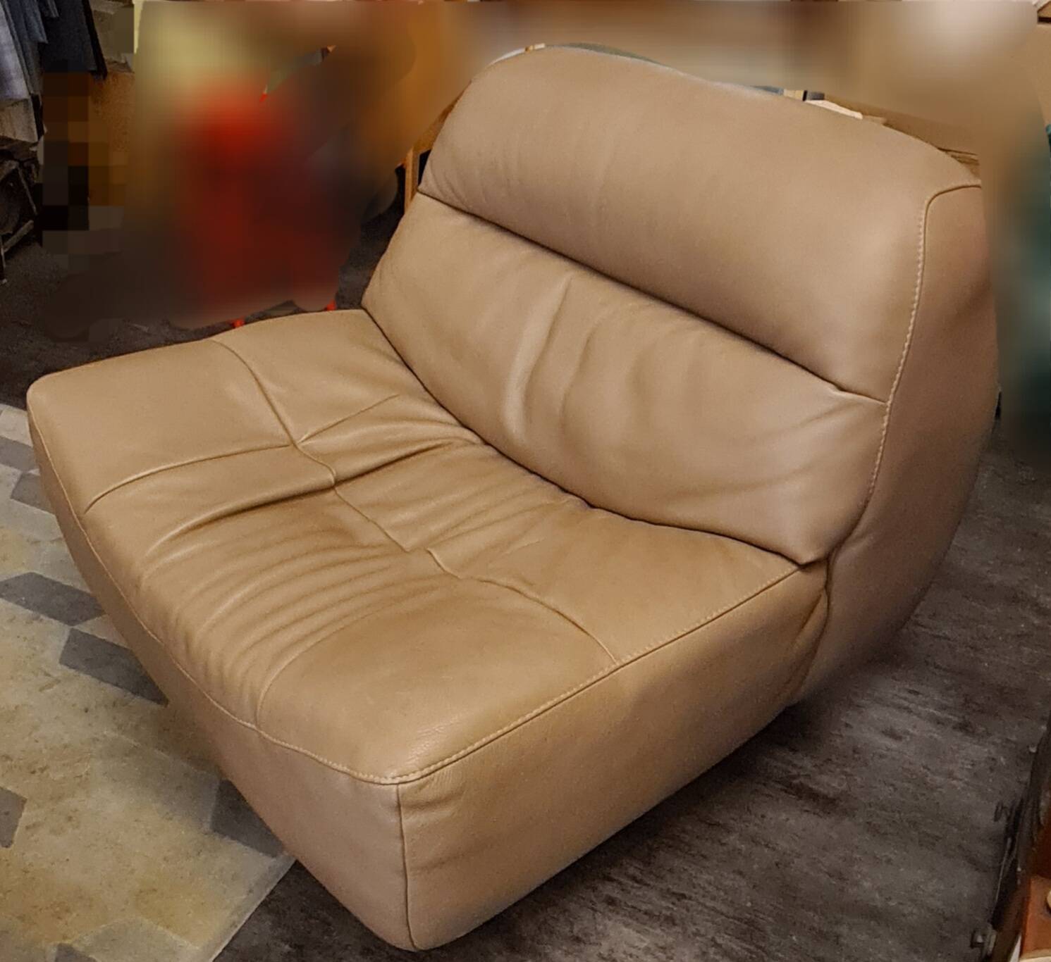 Individual leather armchair