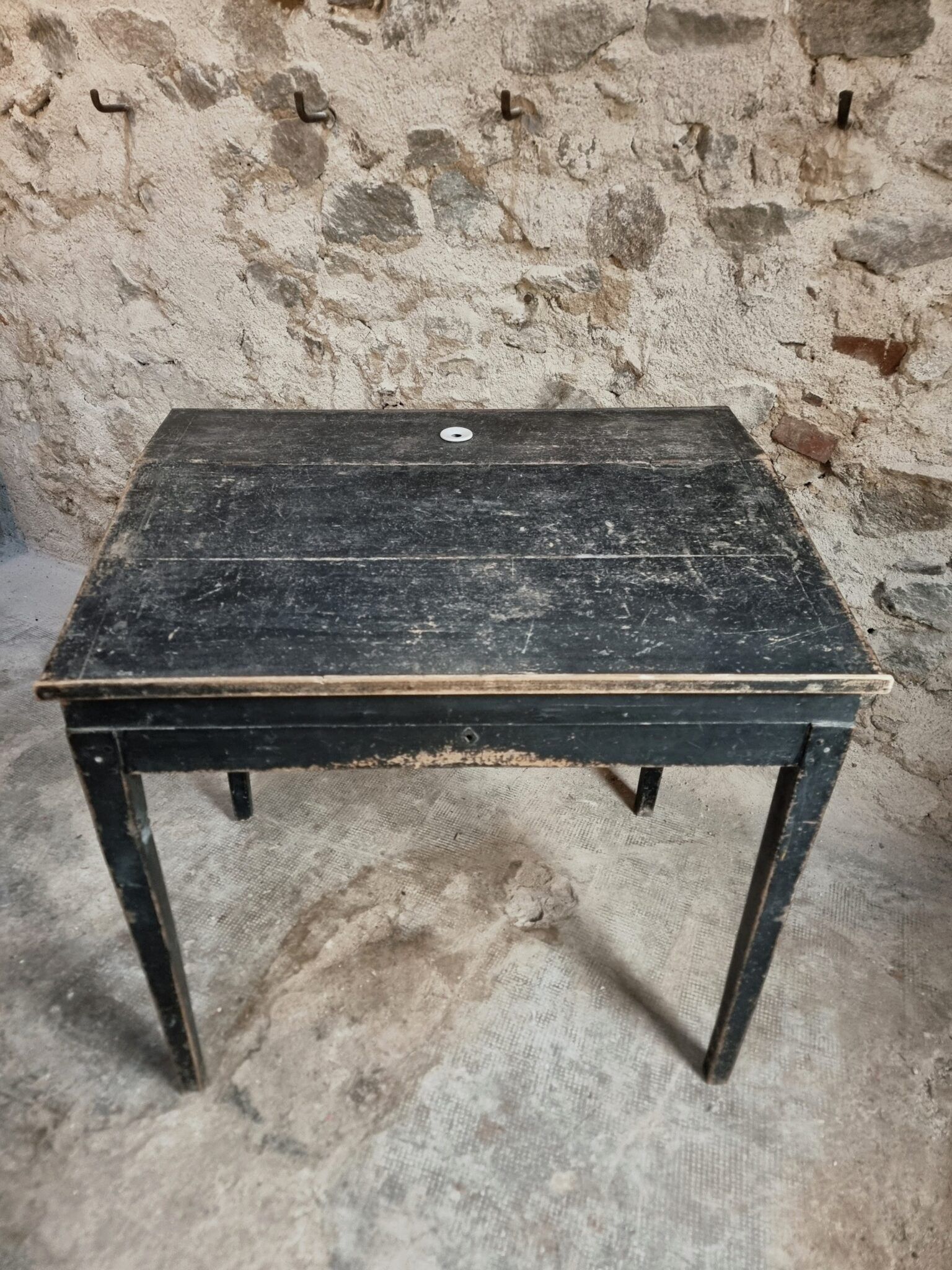 Bureau d'école français ancien, bureau d'écriture noir, bureau à abattant, vers 1900