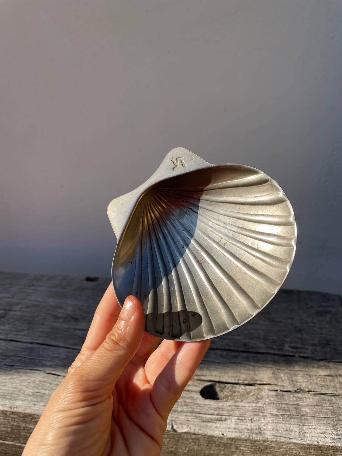 Silver-plated metal shell bowl