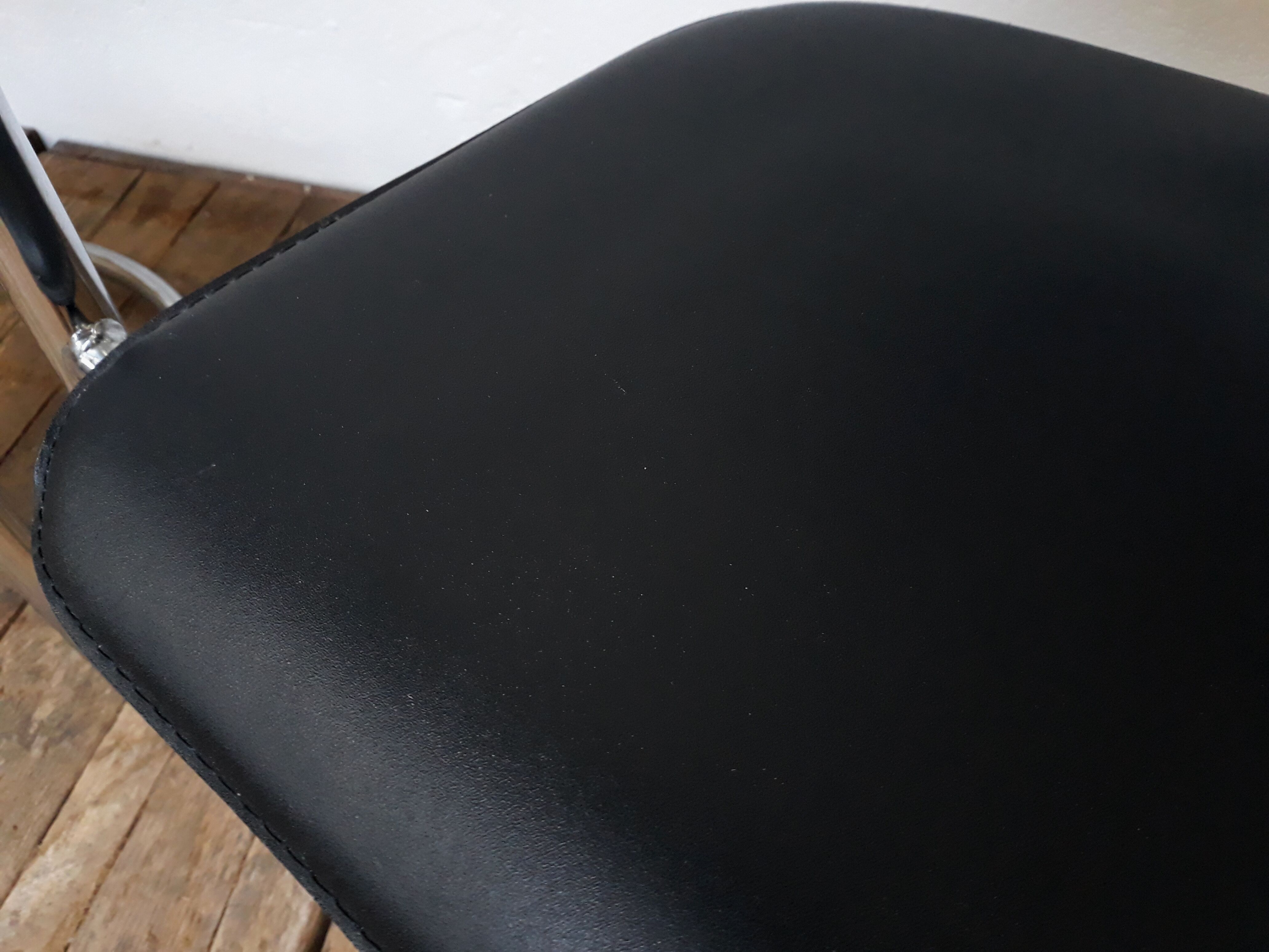 2 armchairs vintage chromed metal and Italian design leather