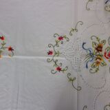 Nappe ronde brodée de fleurs colorées avec 8 serviettes