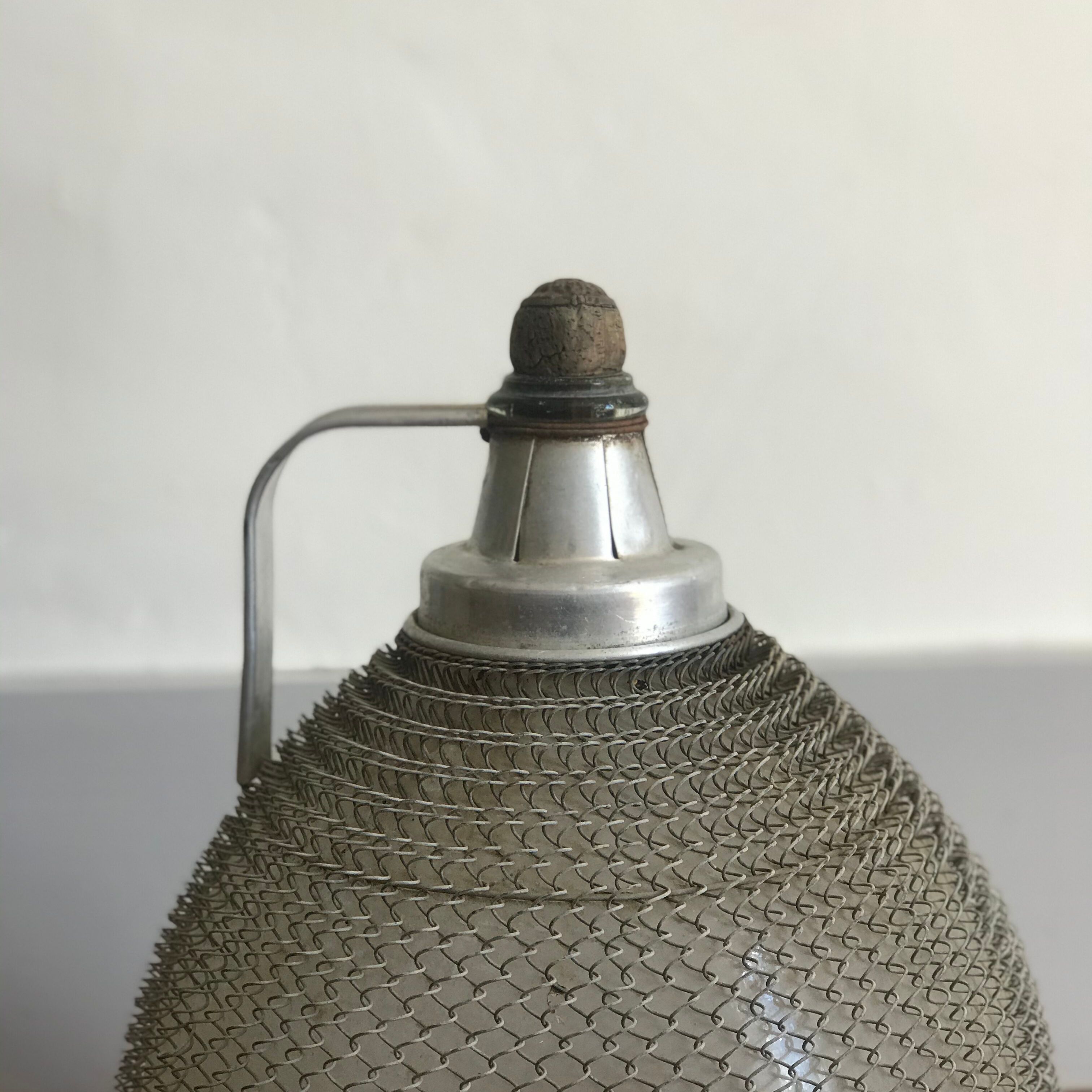 Dame jeanne vintage grillagée
