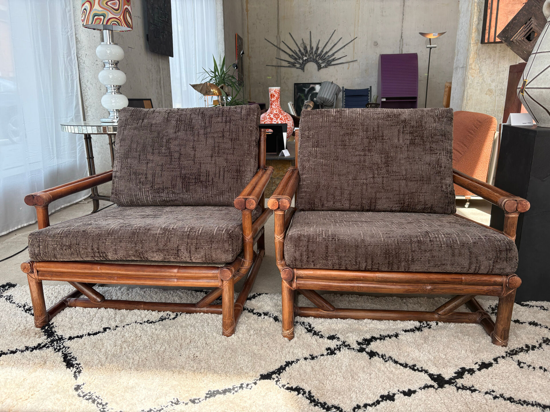 Fauteuils et table Mc Guire (ensemble de 3)