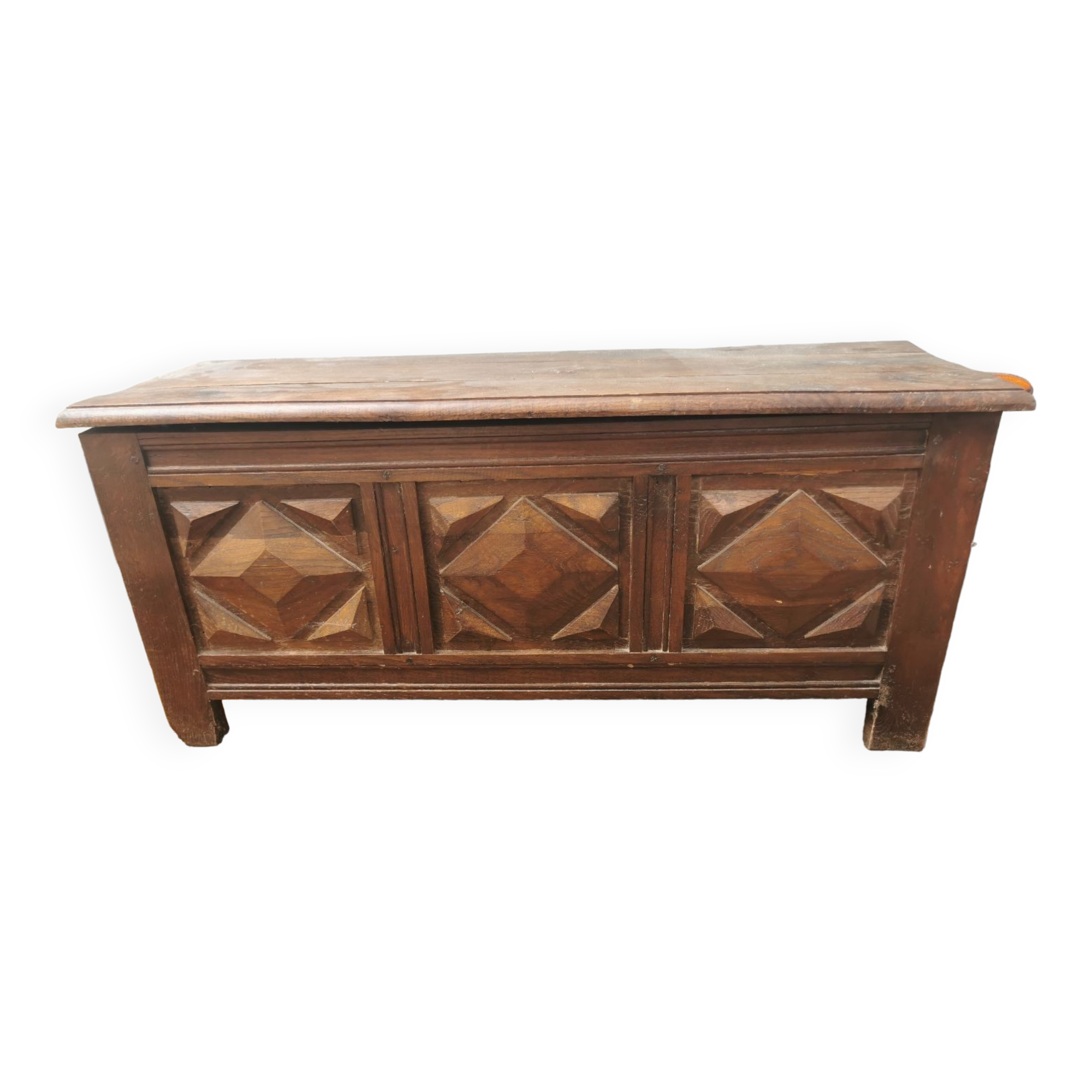 Breton wooden chest diamond