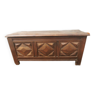 Breton wooden chest diamond