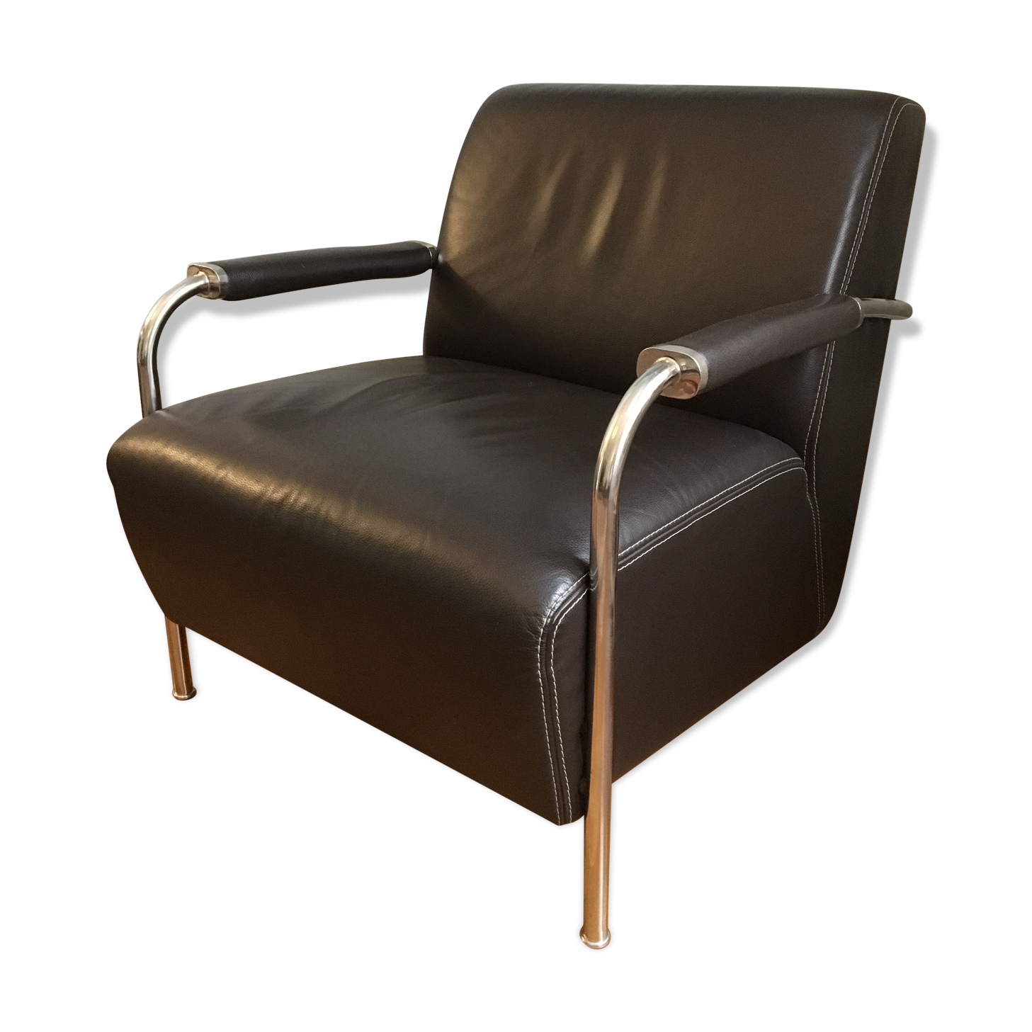 Fauteuil en cuir marron industriel