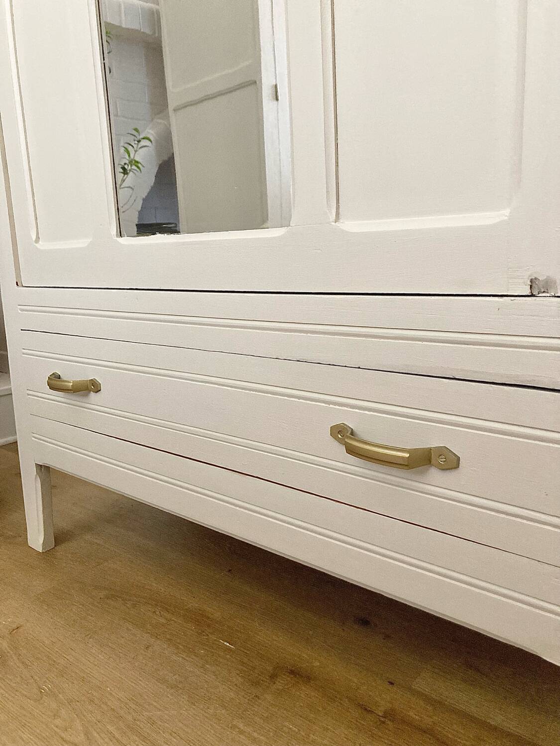 Small Parisian wardrobe