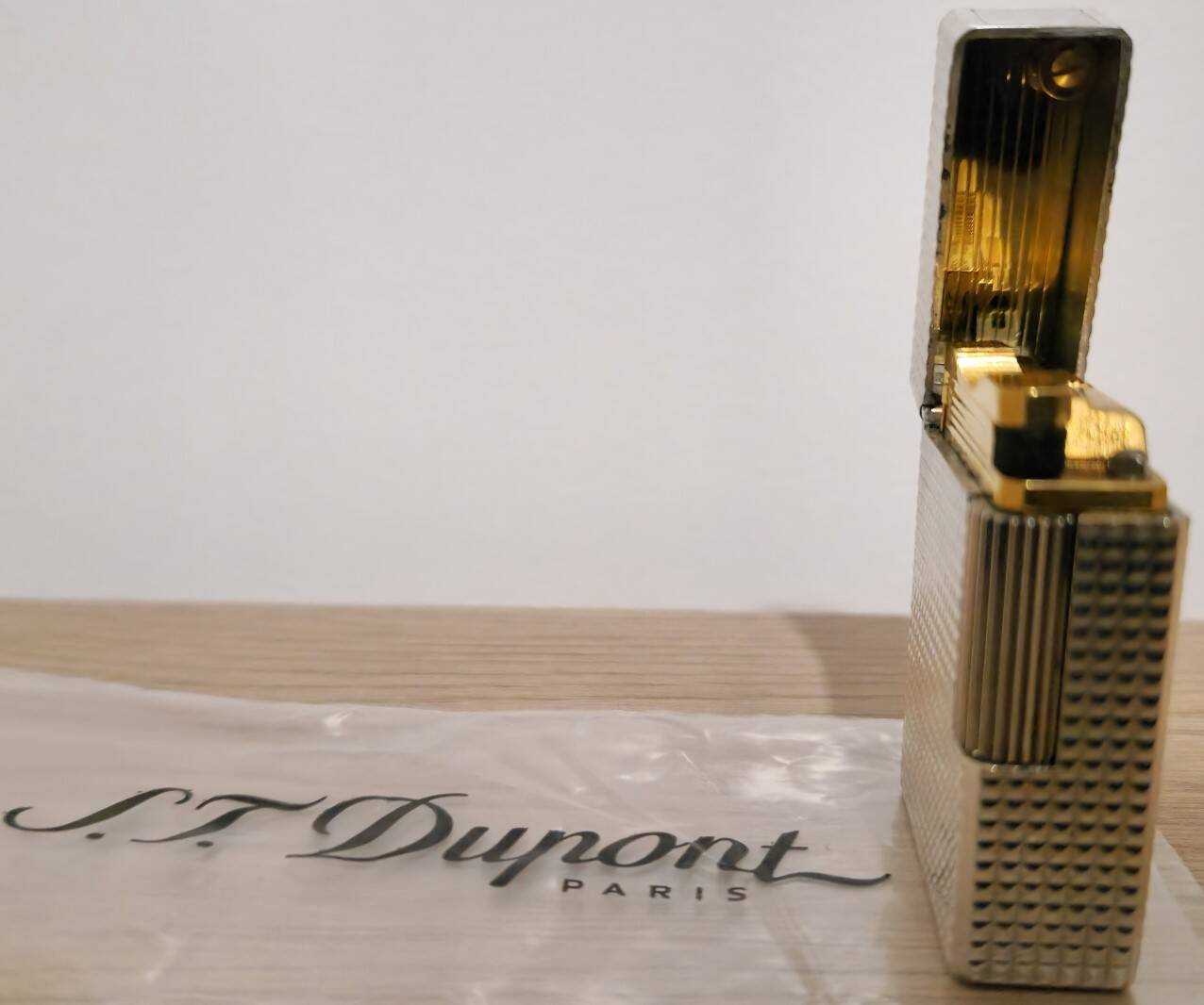 Vintage lighter S.T. Dupont Paris – Guilloché silver – 1980s/1990s
