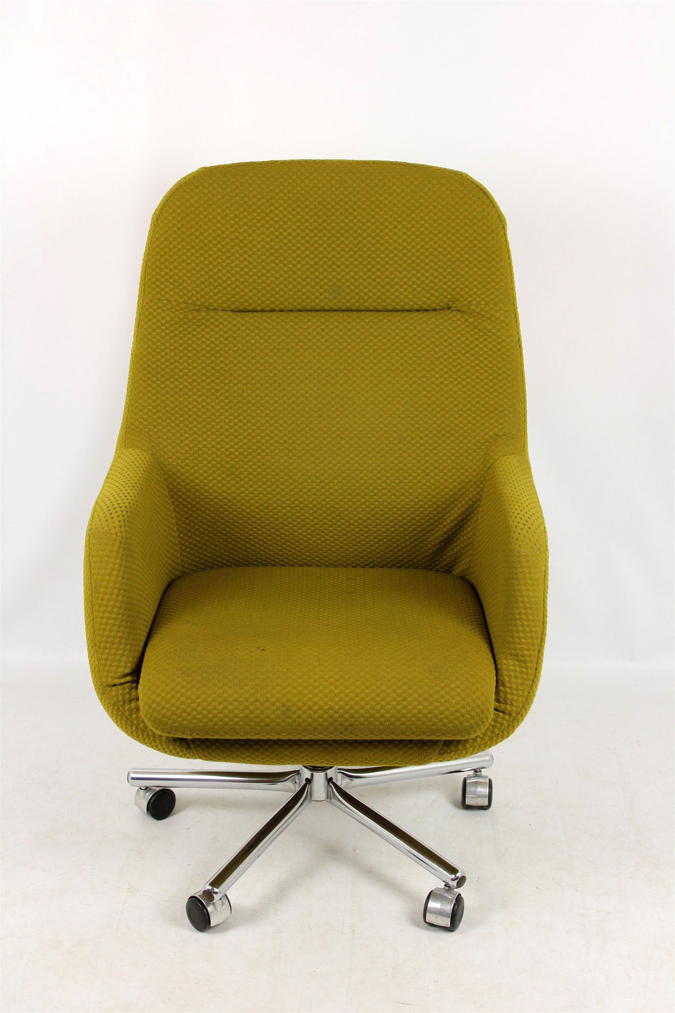 Fauteuil pivotant vintage de UP Zavody Rousinov, années 1970