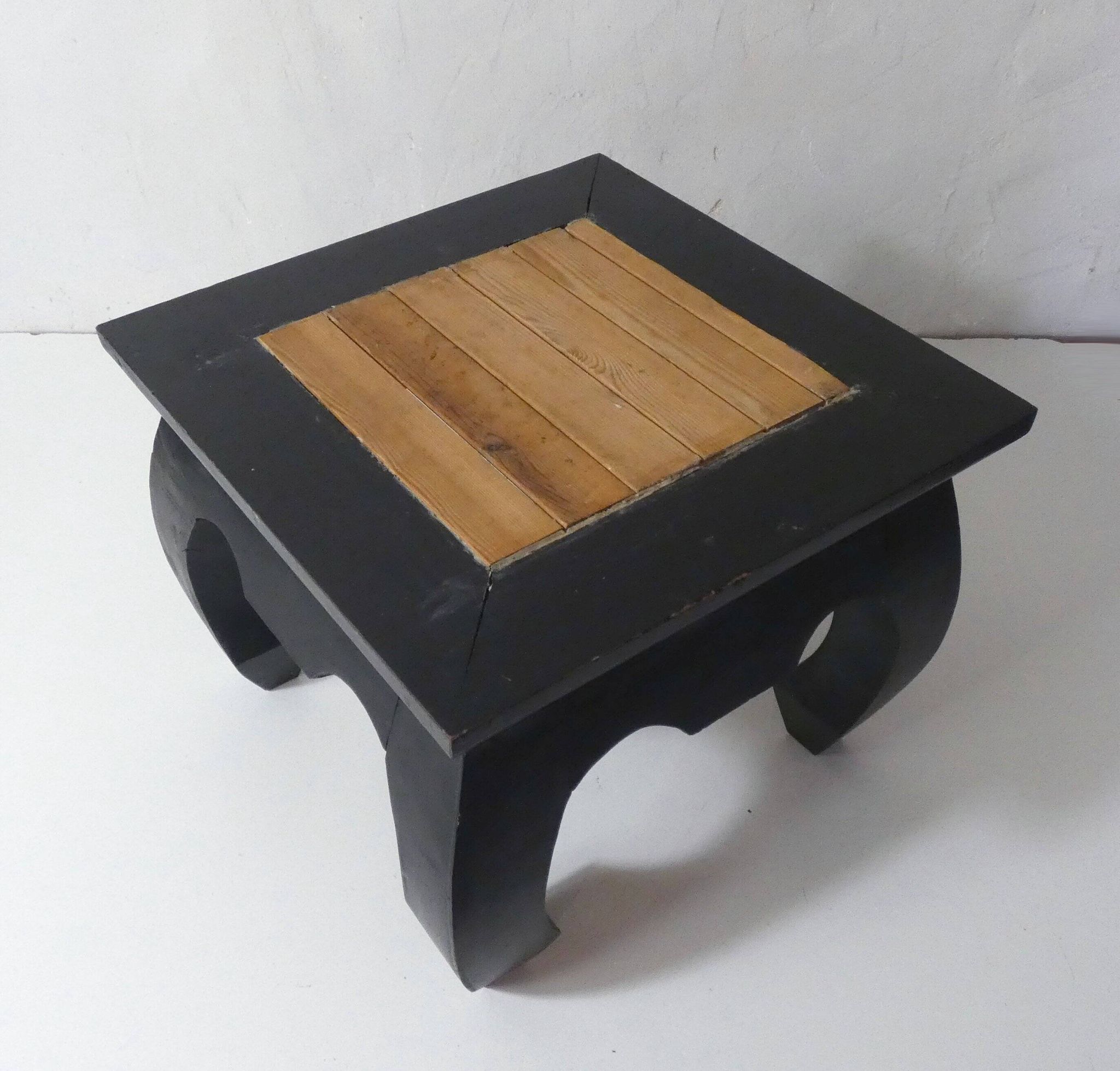 petite table d'appoint porte plante en bois massif