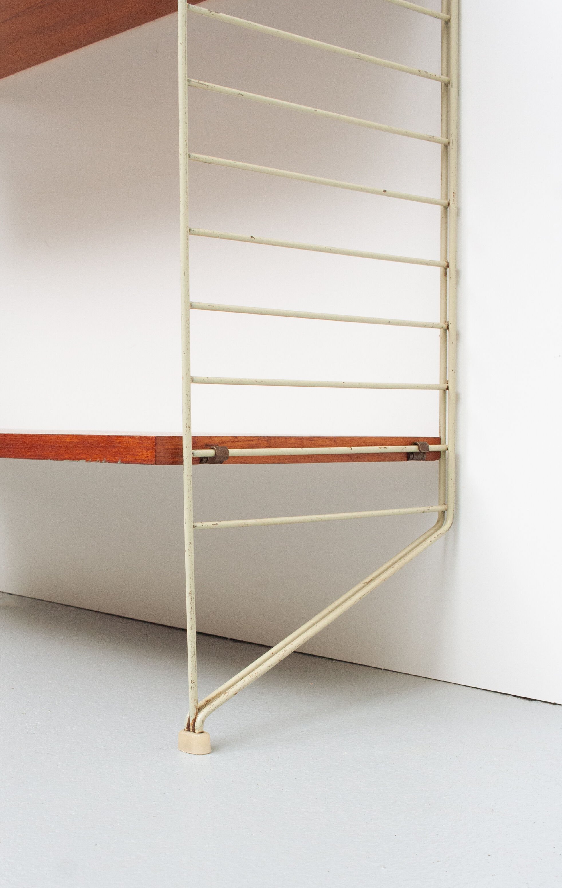 Nisse Stinning High Teak Wall Rack Rack