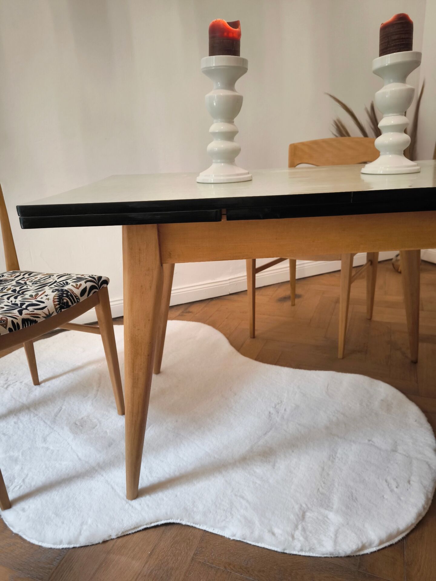 Vintage table in aqua Formica with extensions – Wooden legs