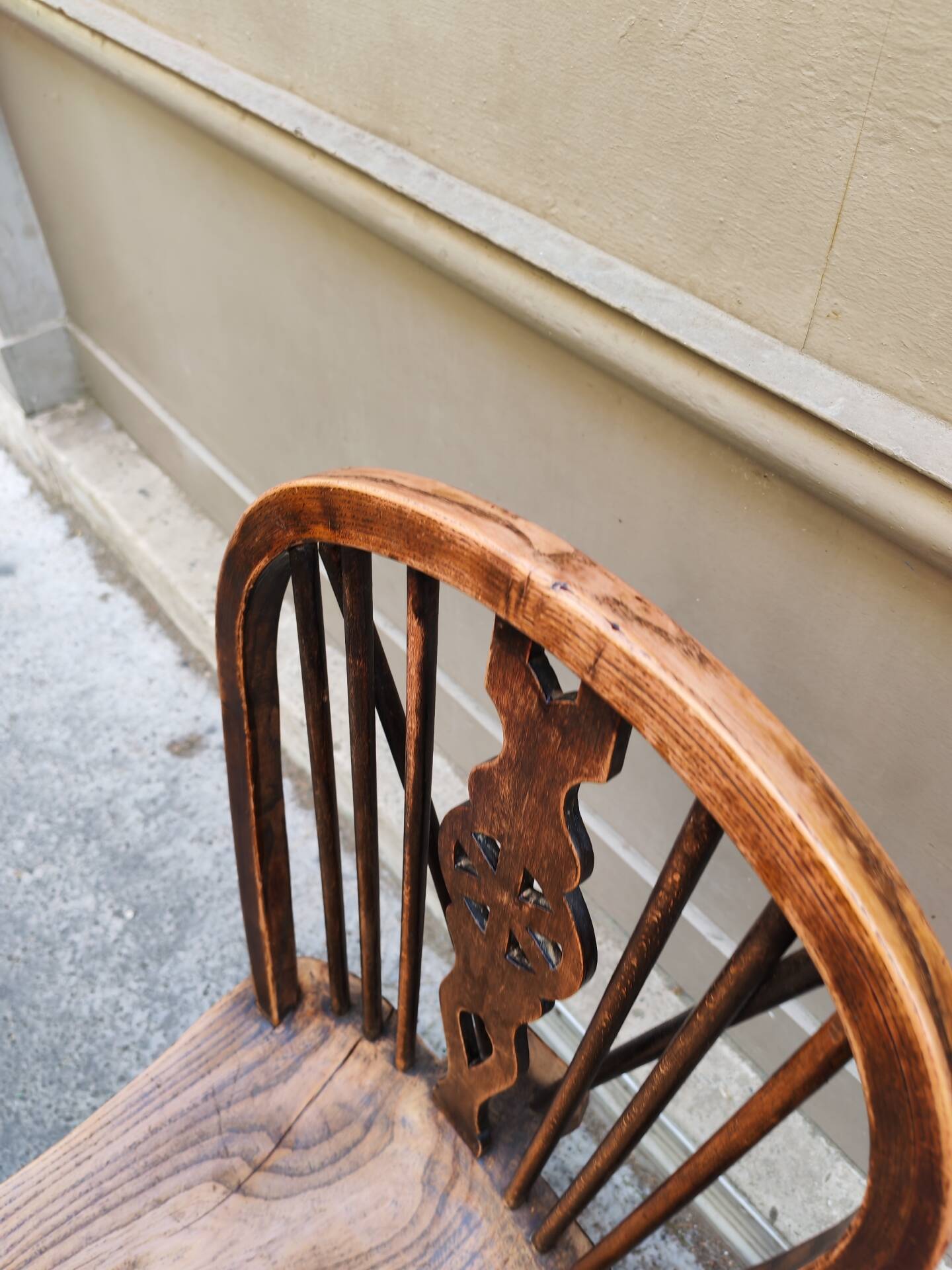 Pair of vintage Windsor chairs in solid elm