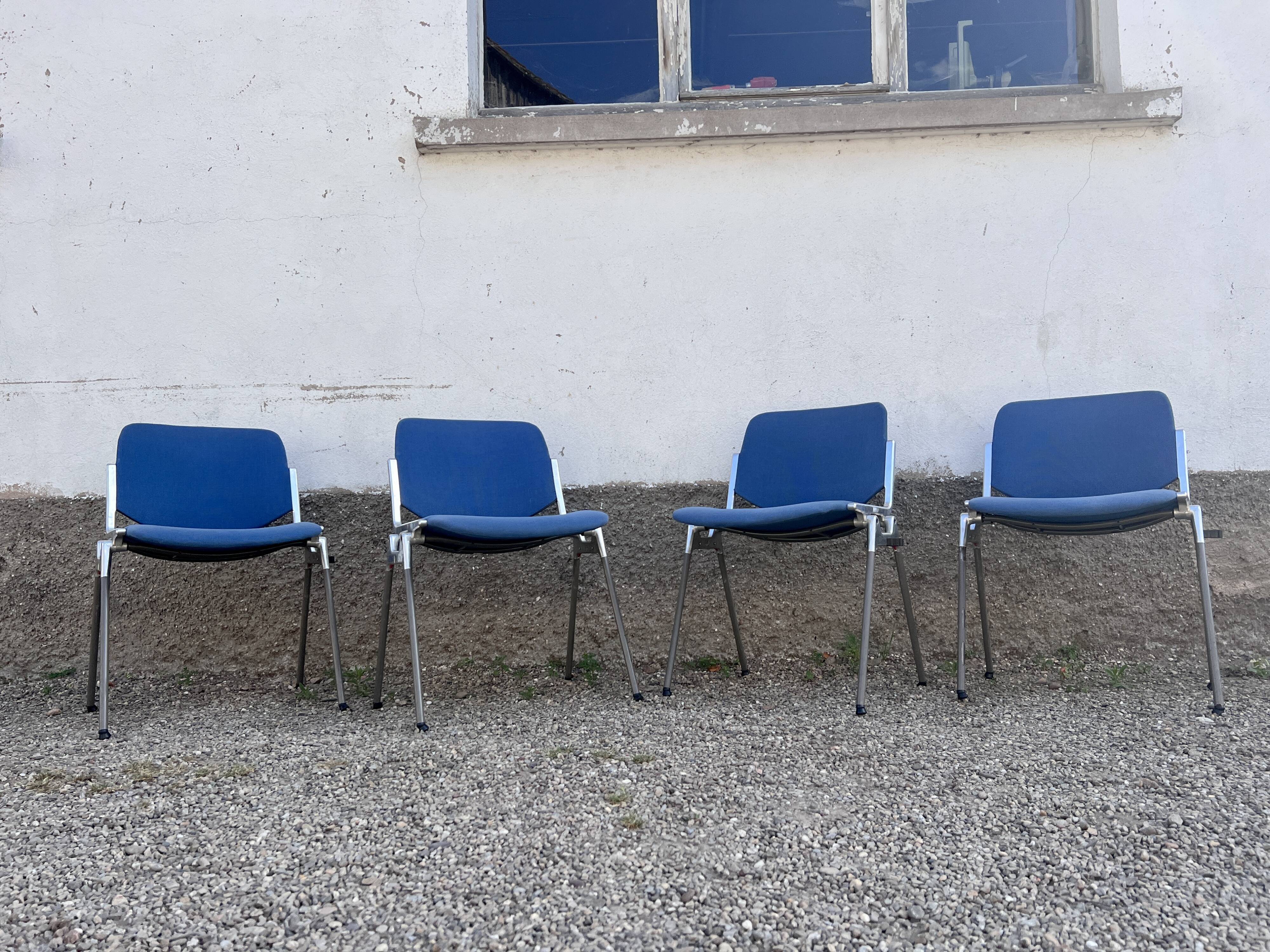 Série de 40 chaises de G. Piretti pour Castelli Anonima Castelli, Italie, années 1970