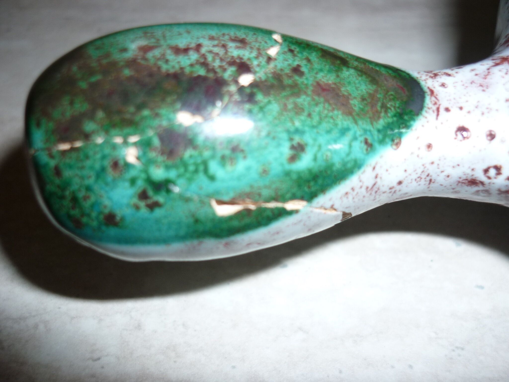Frying pan with fat lava and ceramic fish decor