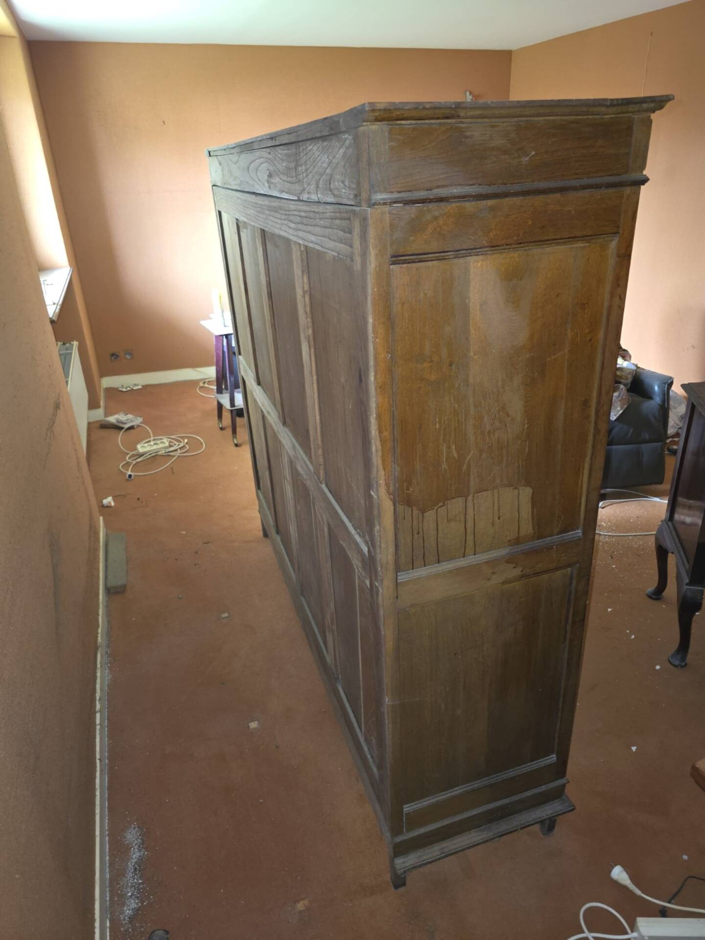 Antique display cabinet in Louis XVI style