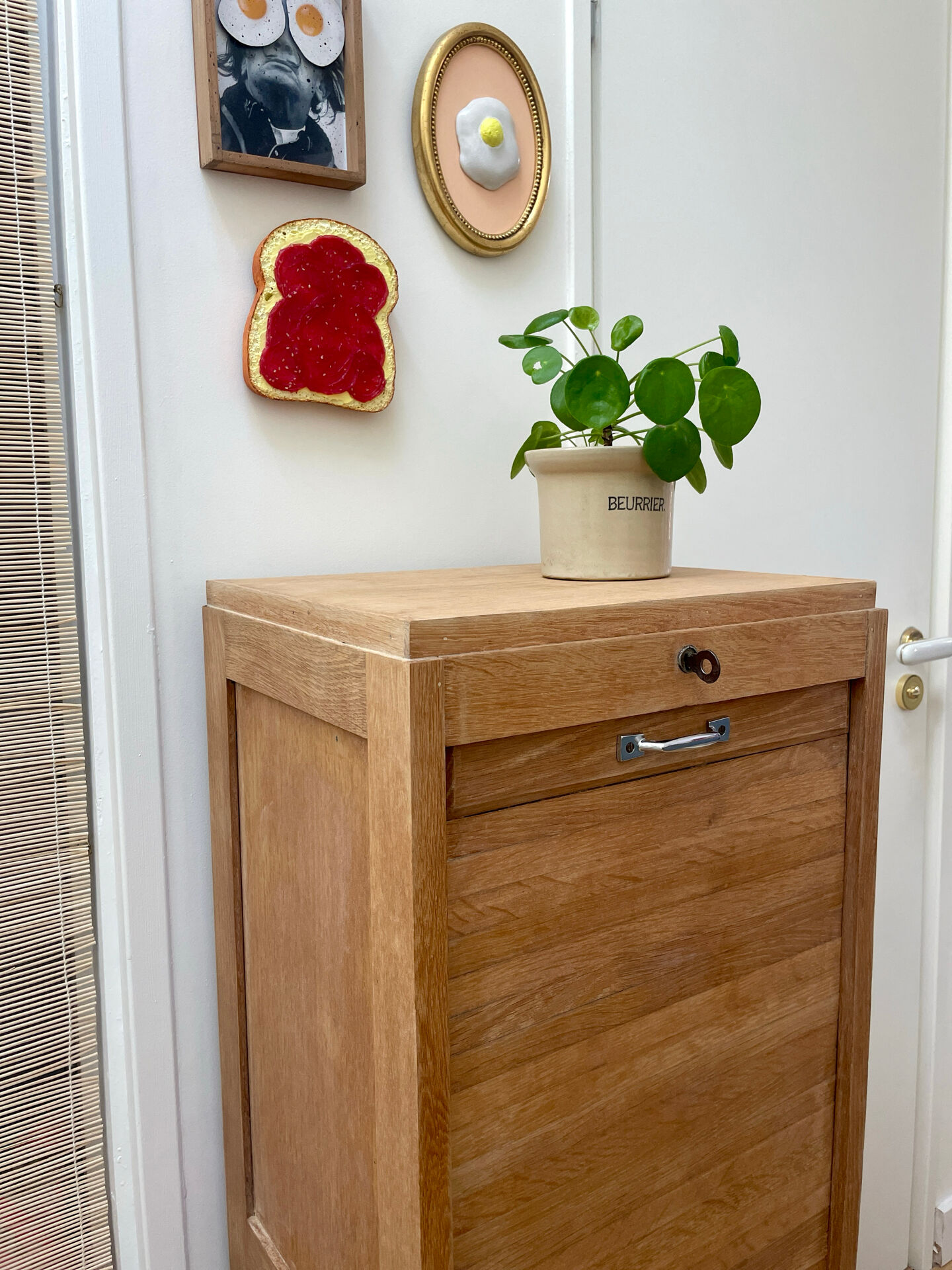 Curtain filing cabinet