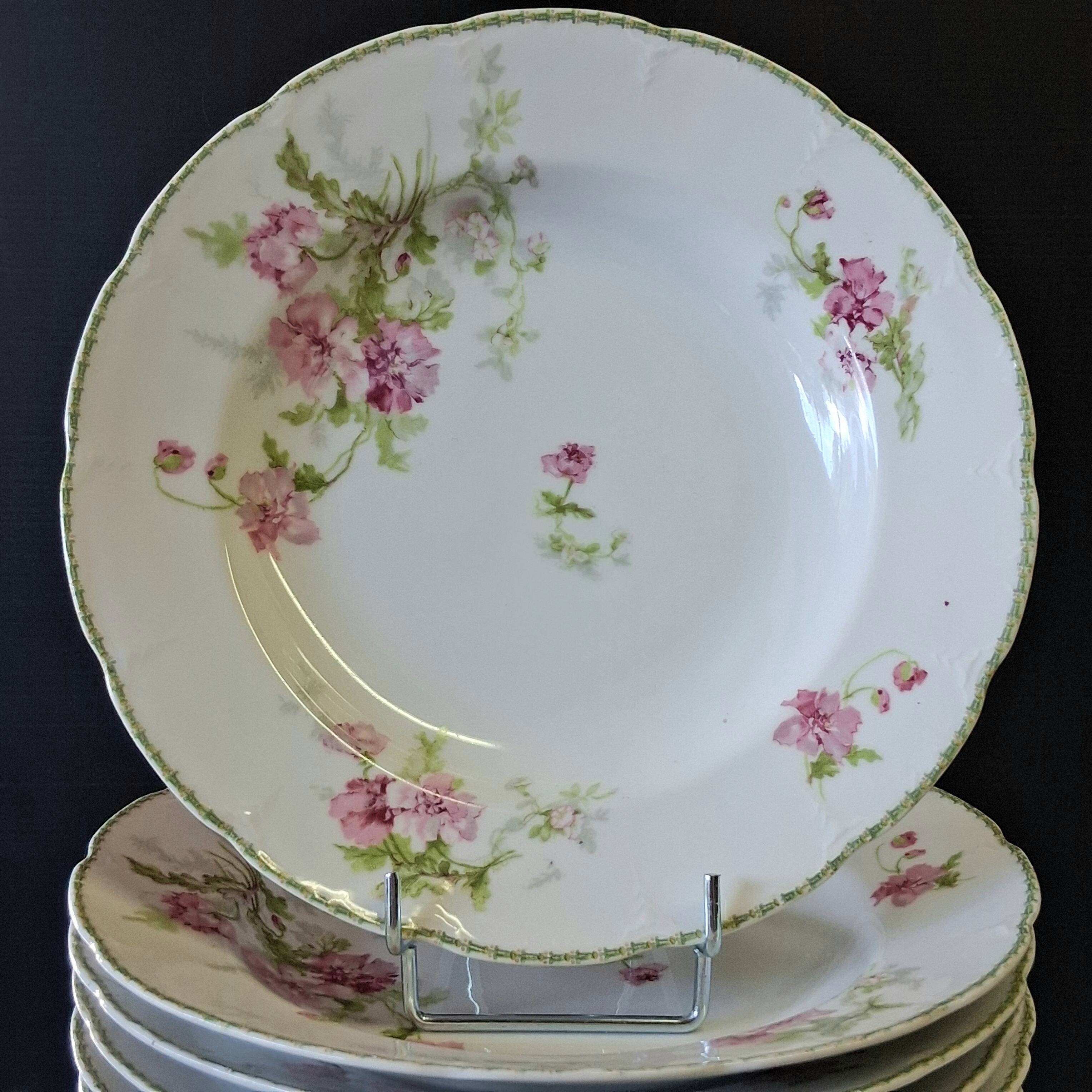 6 deep plates in Limoges porcelain in very good condition.