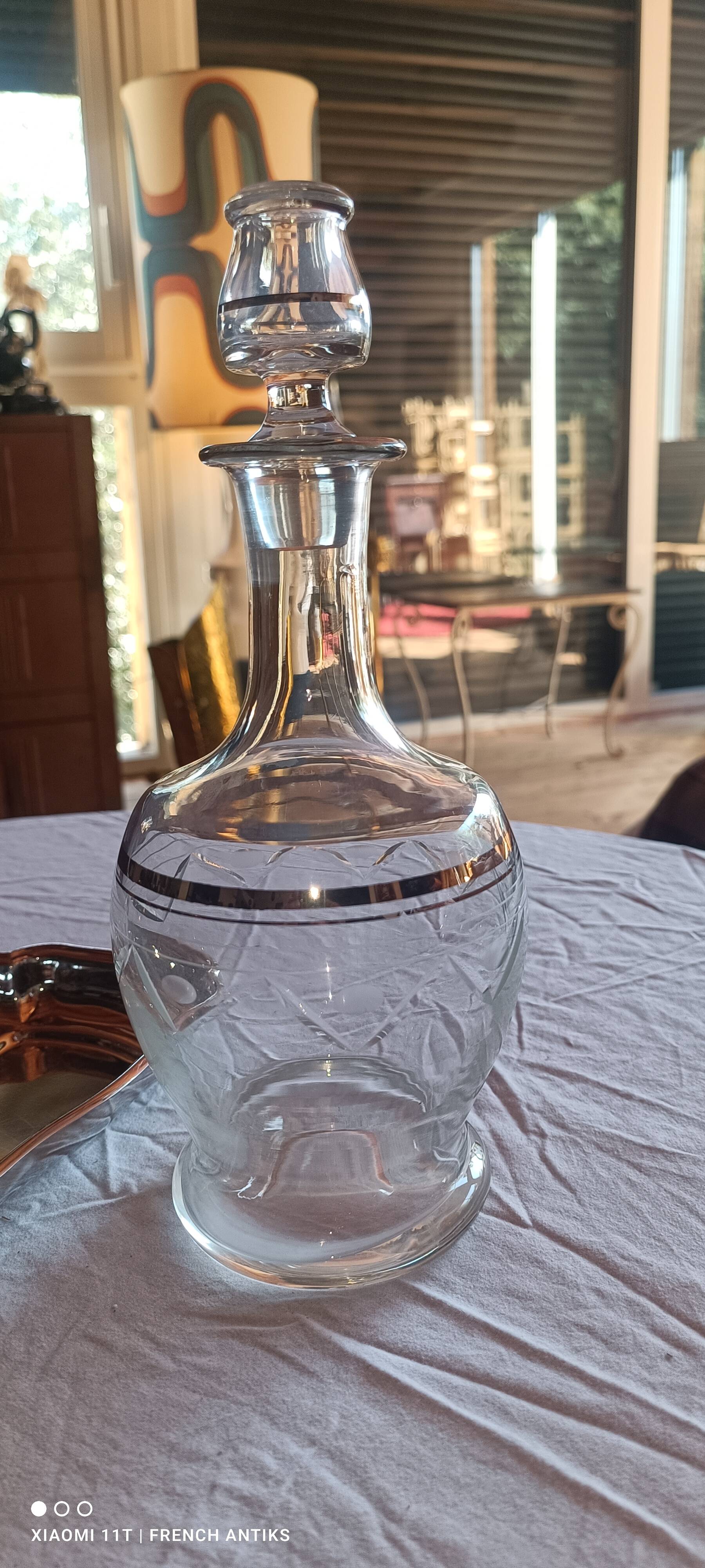 Blown glass decanter, engraved and chiselled. Made in France.