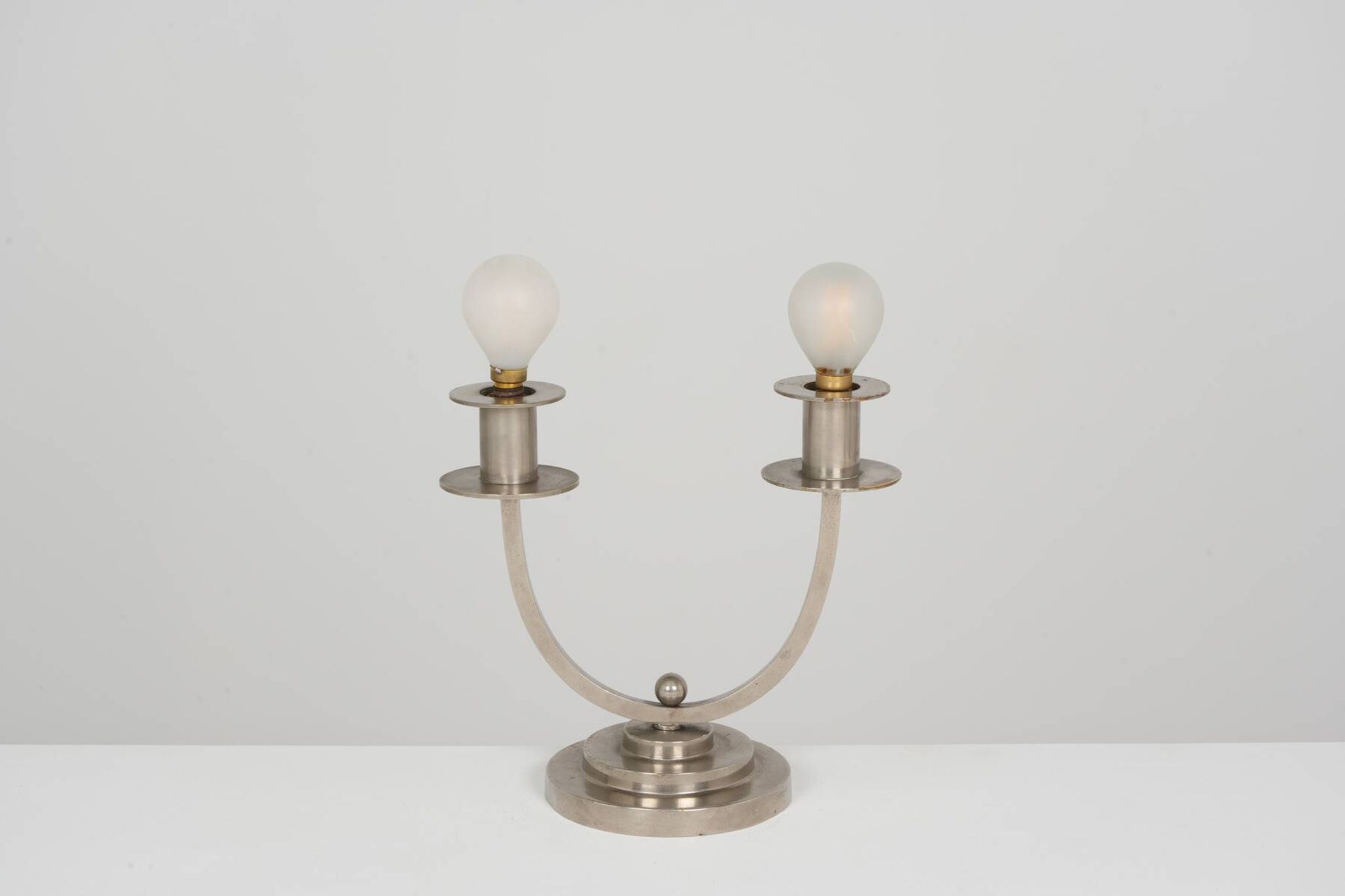 Lampe Art Déco circa 1930 en laiton nickelé