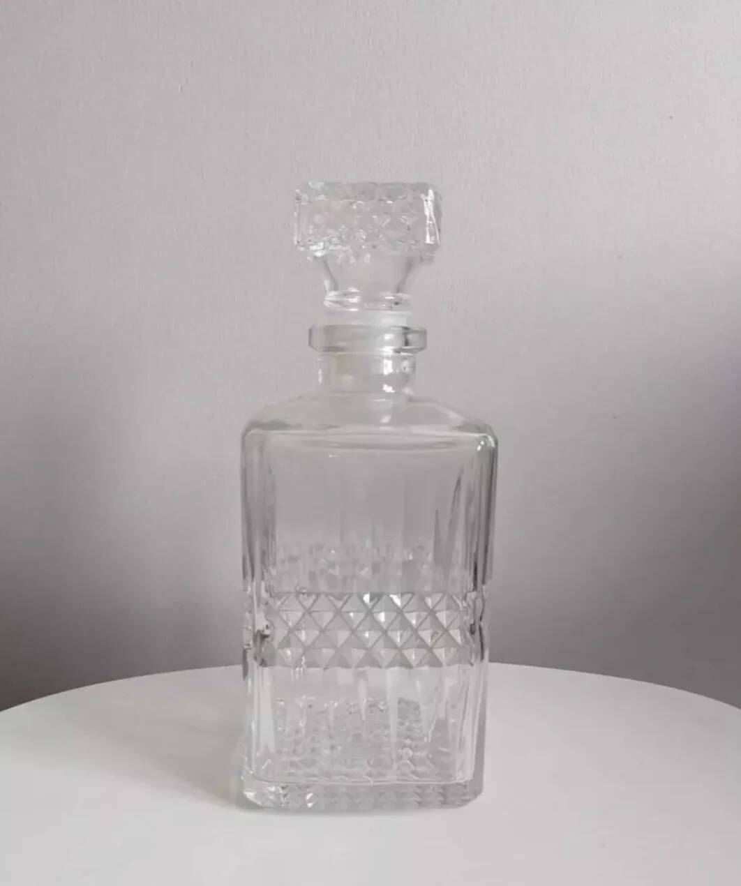 Whiskey decanter