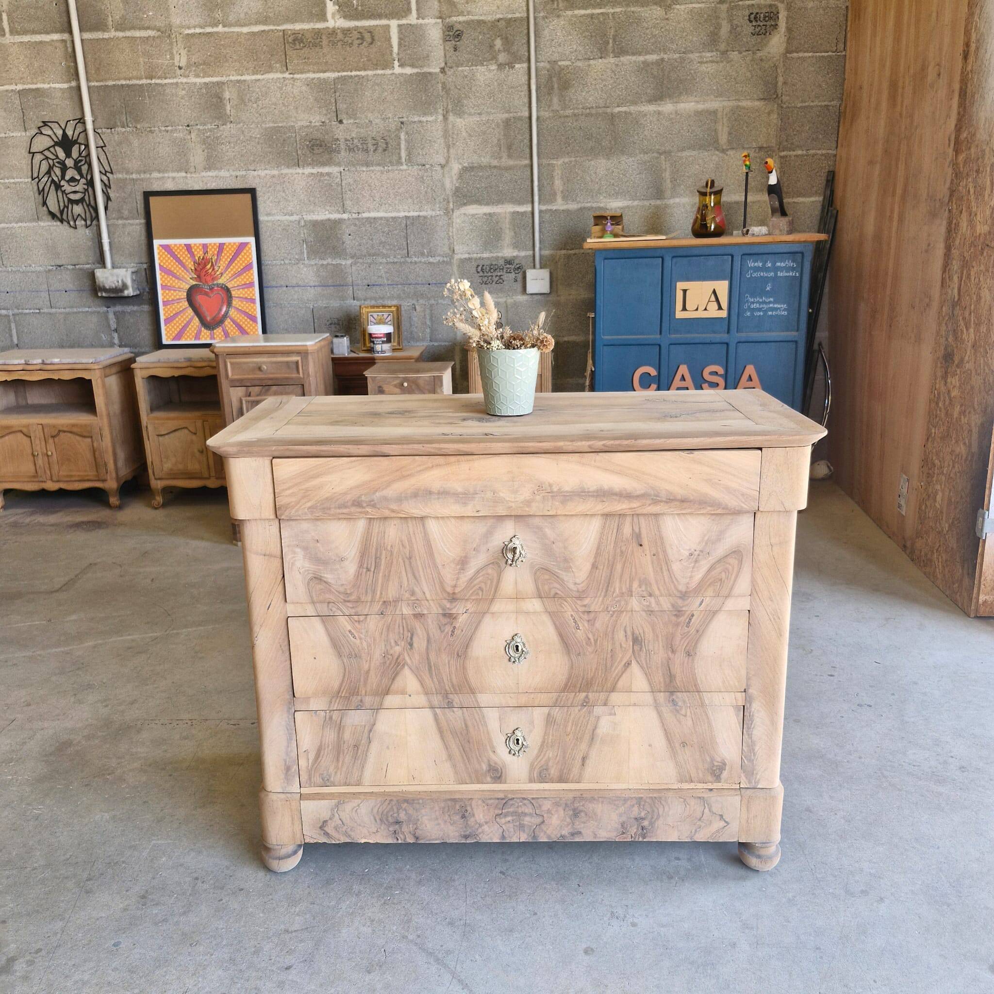 Commode Louis-Philippe en noyer – entièrement aérogommée