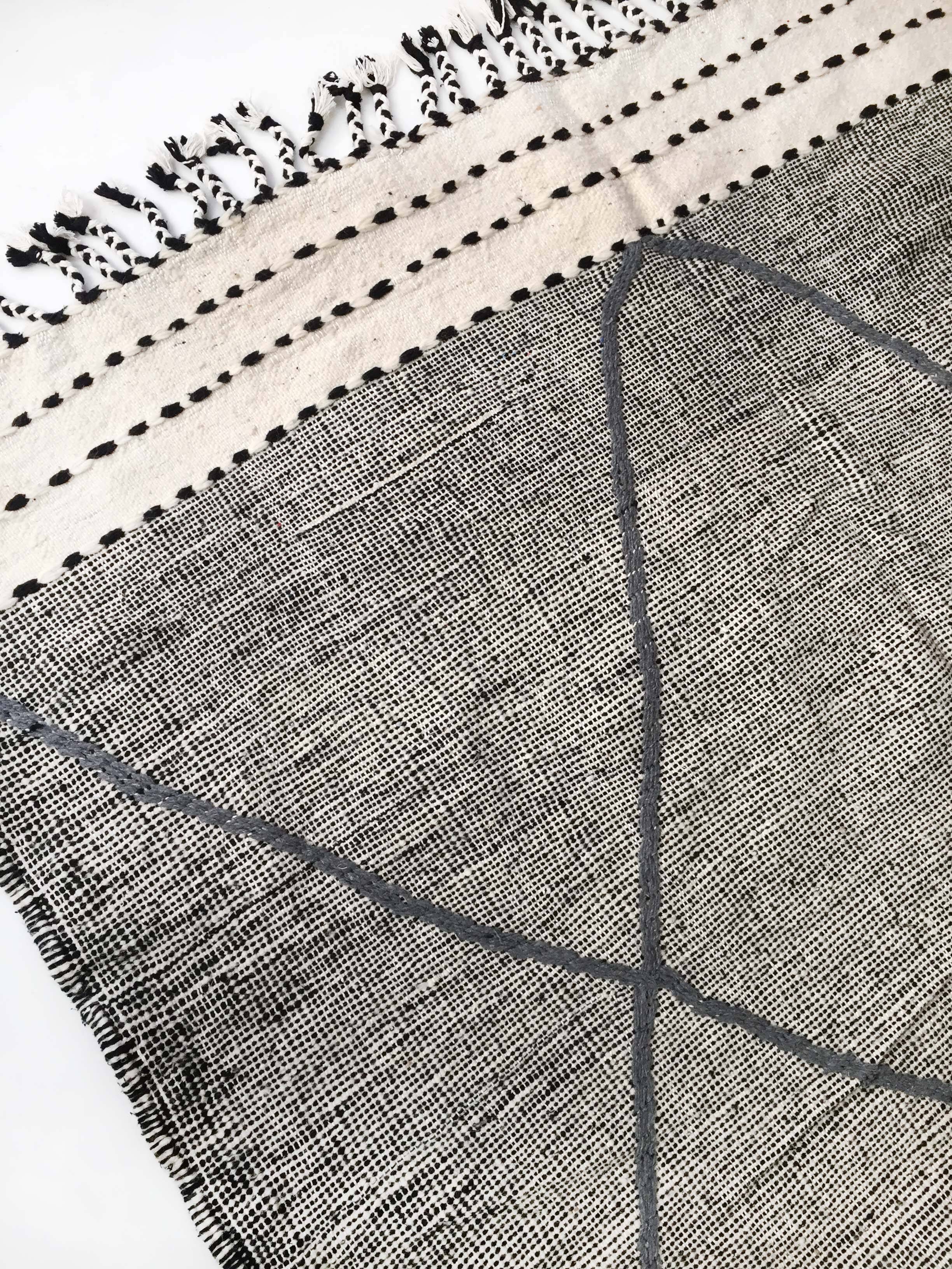 Moroccan Berber kilim Zanafi black and white 3.10x1.80m