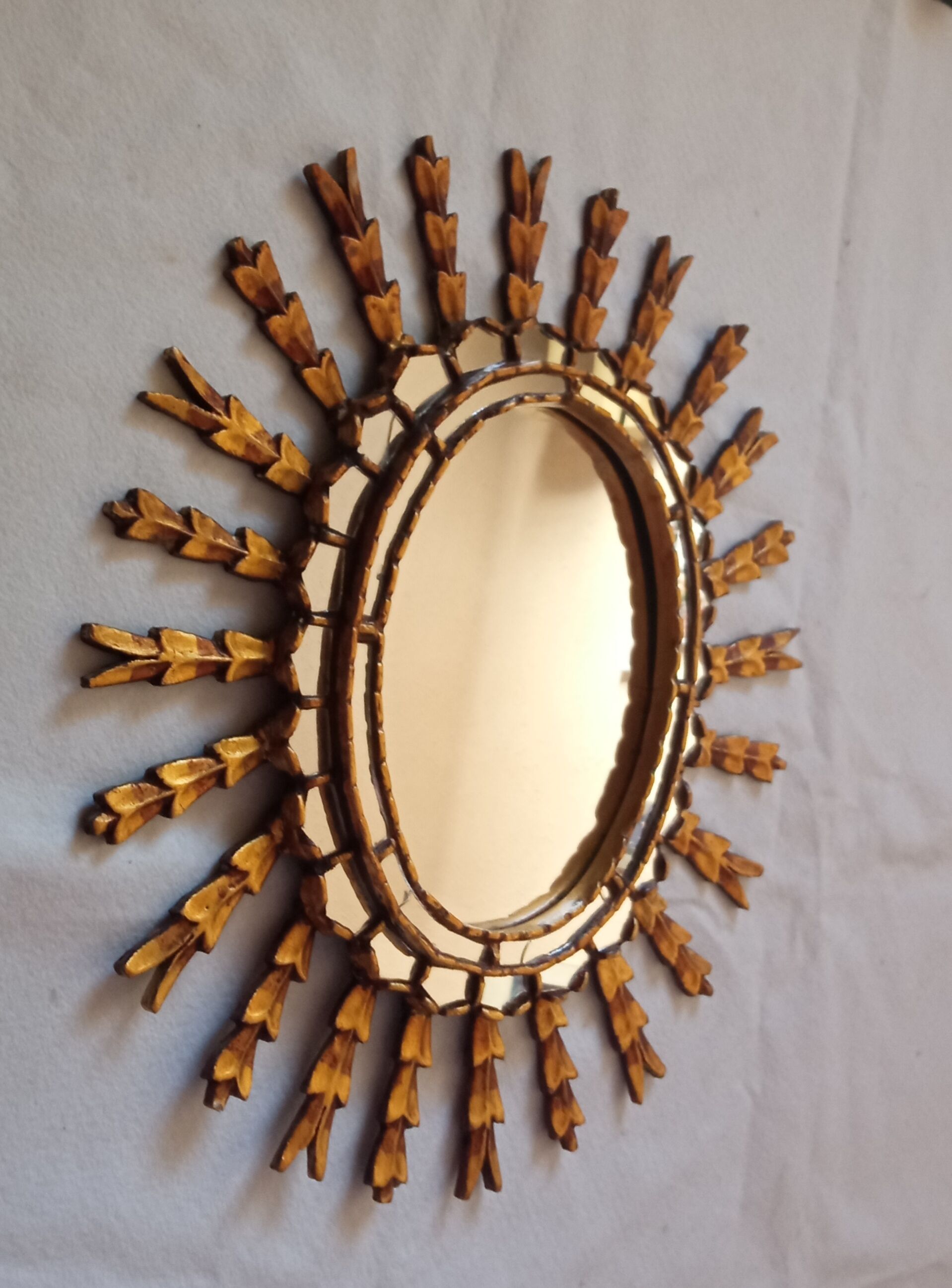 Sun mirror in gilded wood, 60x52 cm