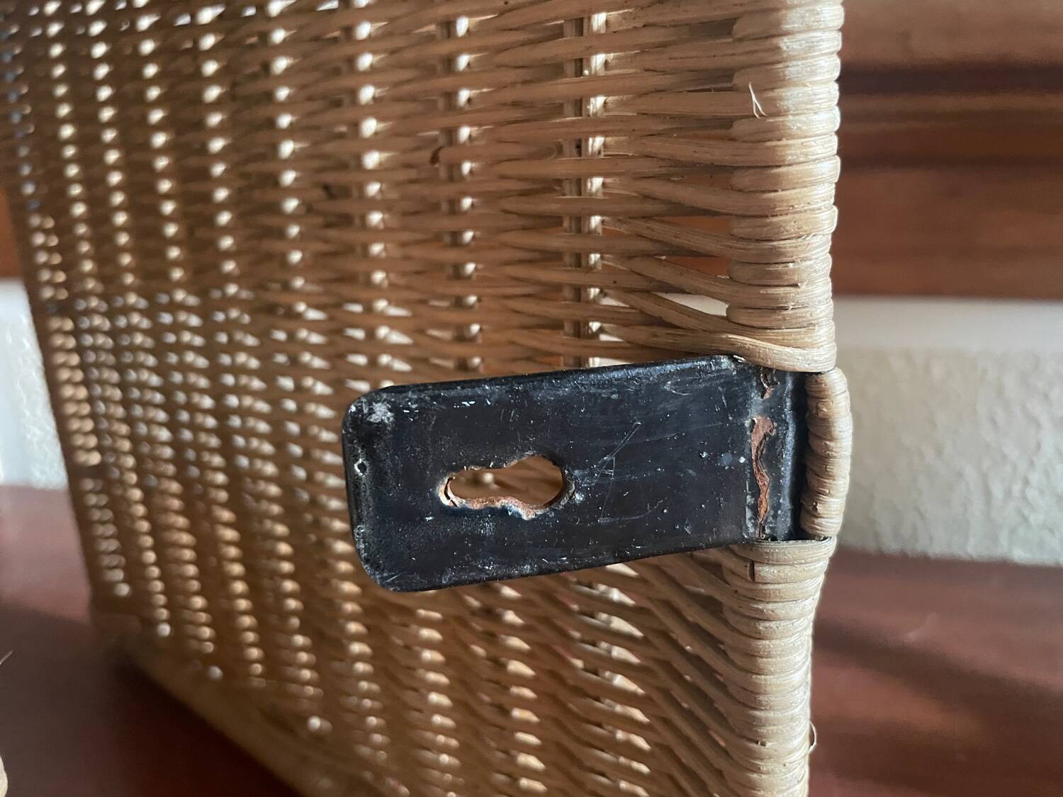 Wall-mounted rattan magazine rack