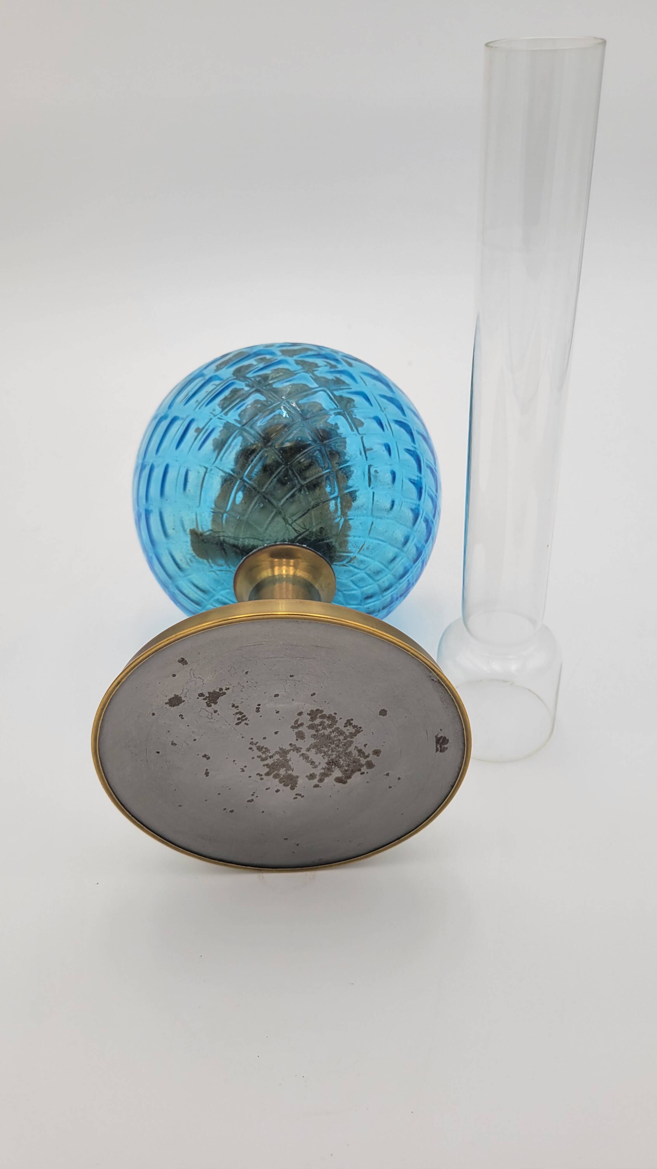 Lampe à huile en verre bleu et laiton