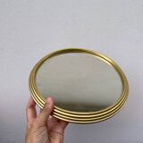 Round mirror in gold metal