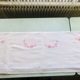 Drap coton brodé main fleurs roses