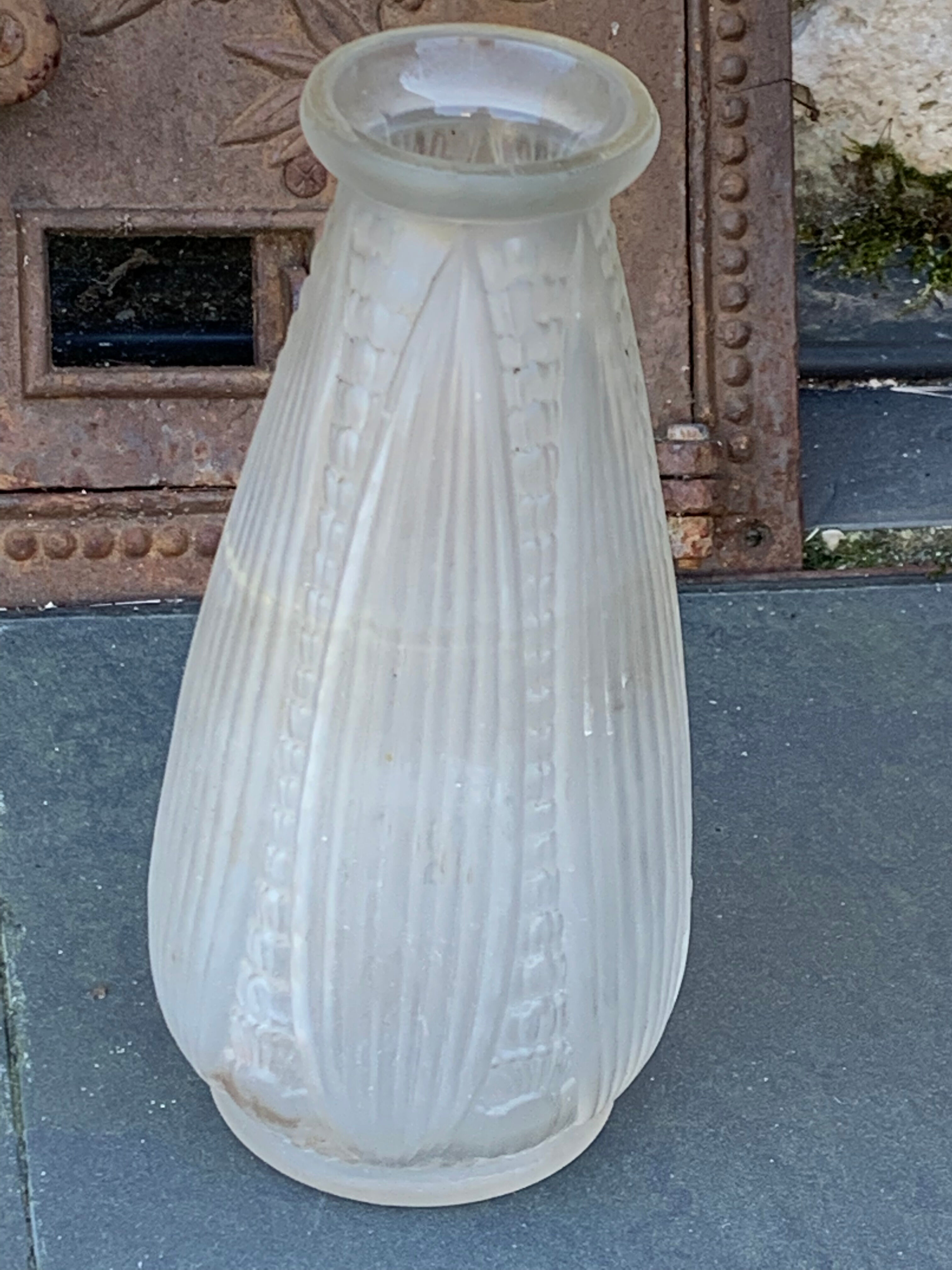 Hyacinth vase in frosted glass art deco foliage pattern