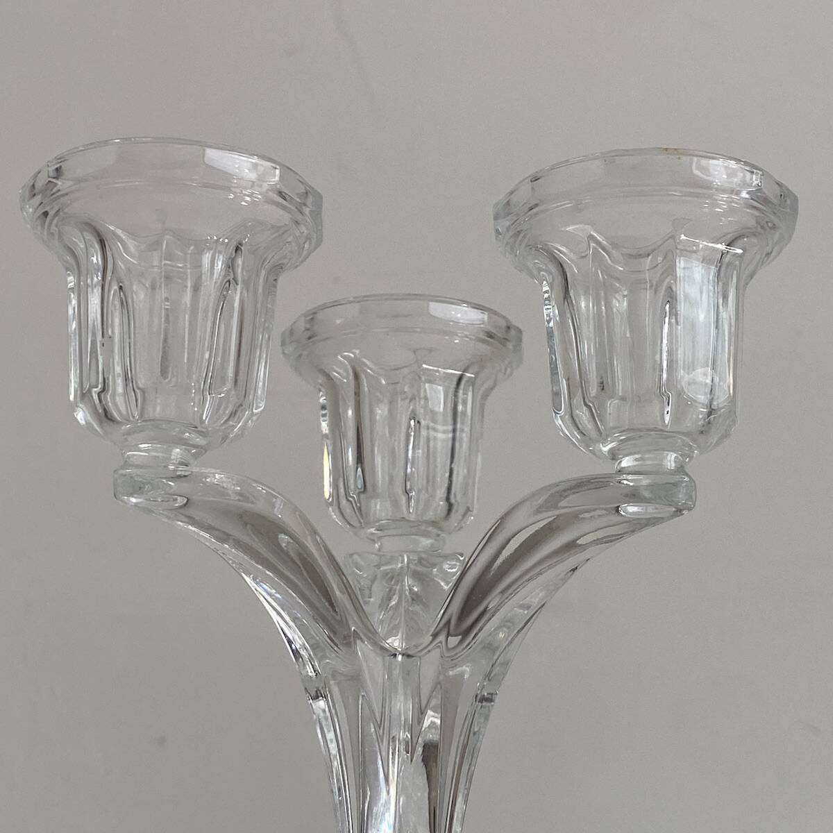 Paire de bougeoirs à trois branches en cristal d'Arques