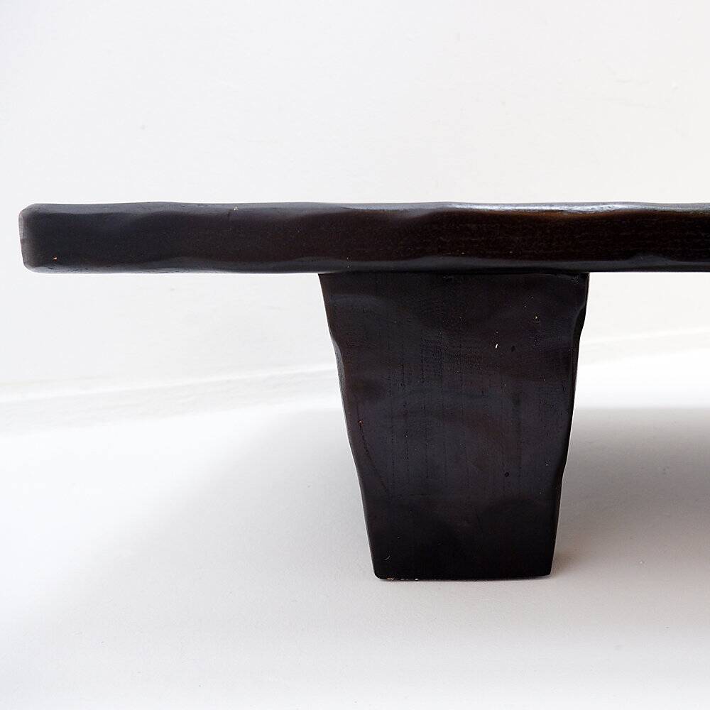 Grande table basse en bois noir martelé - 21th