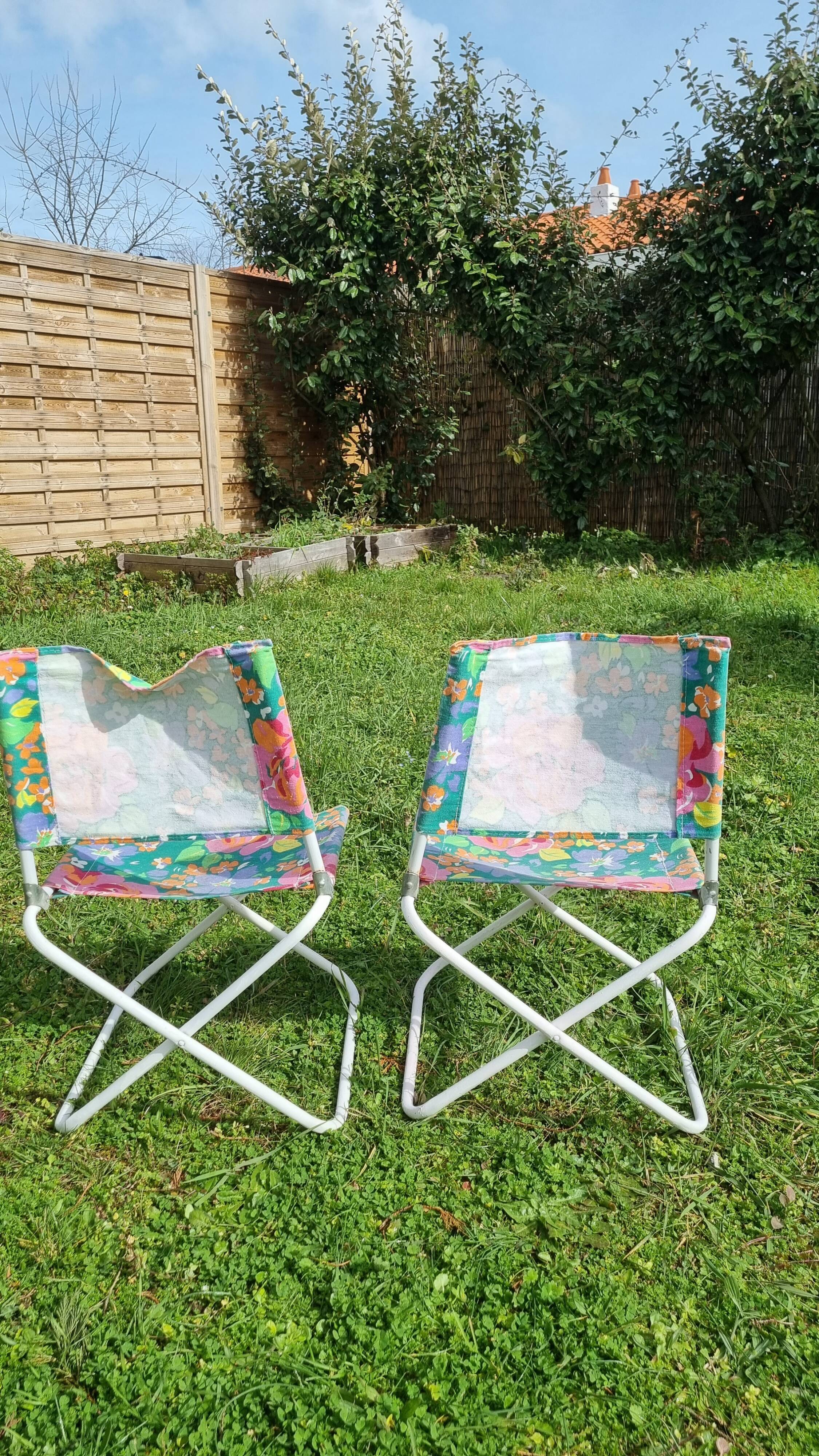 pair folding beach chairs