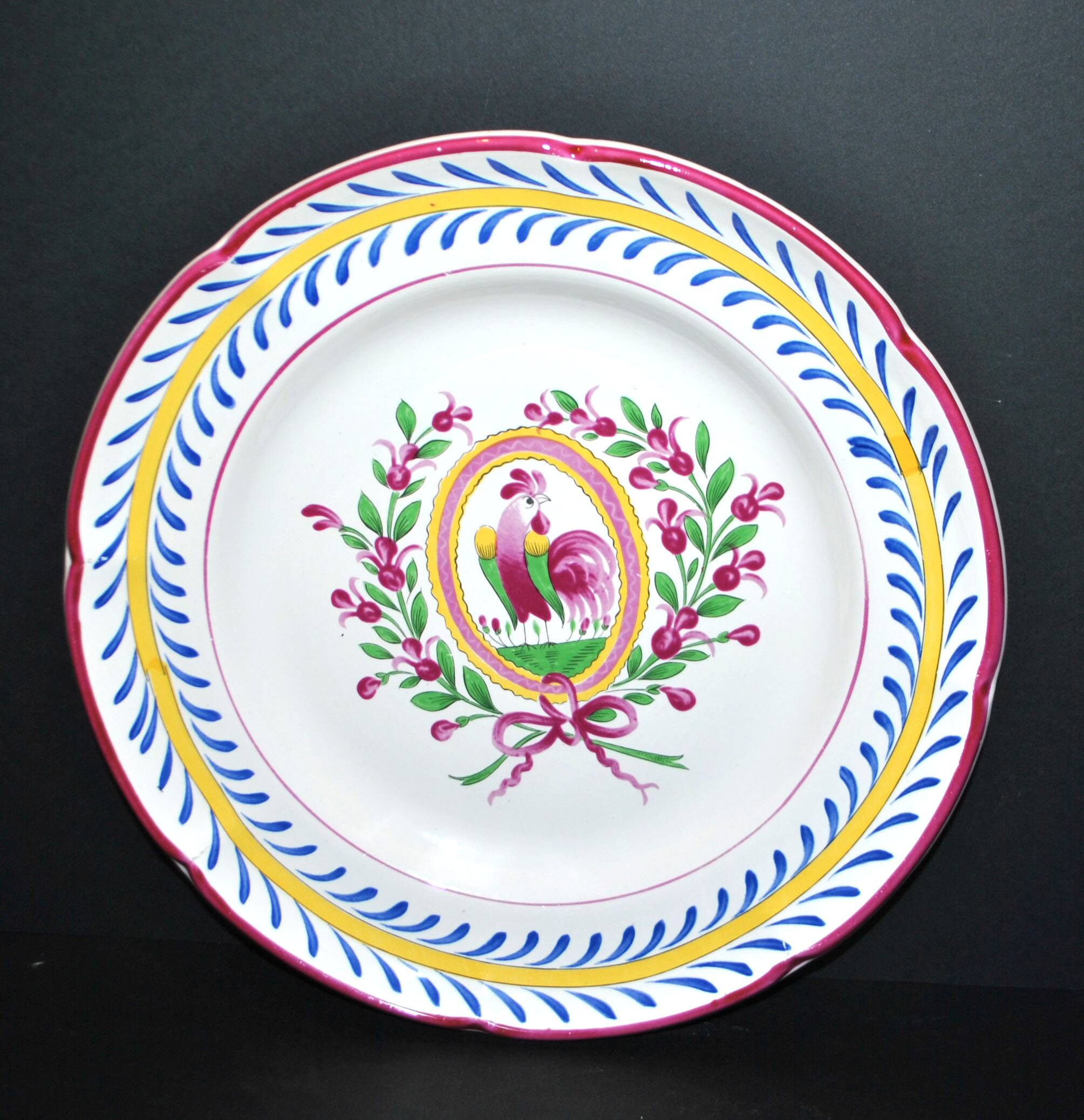 Saint-Clément earthenware rooster plate with floral medallion and ribbon decoration