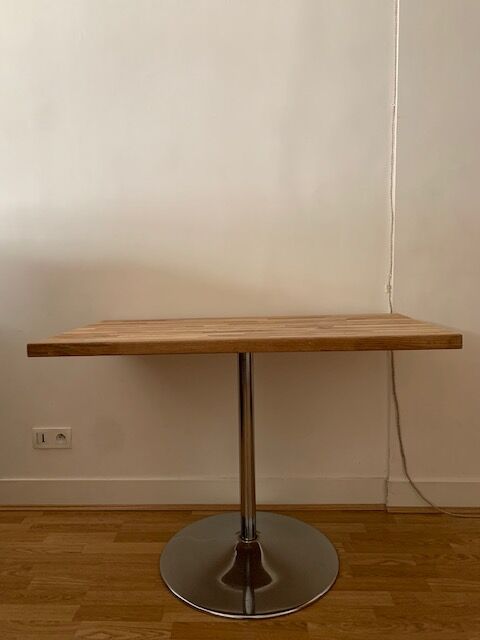 Custom table with metal central leg, tulip table type 70s