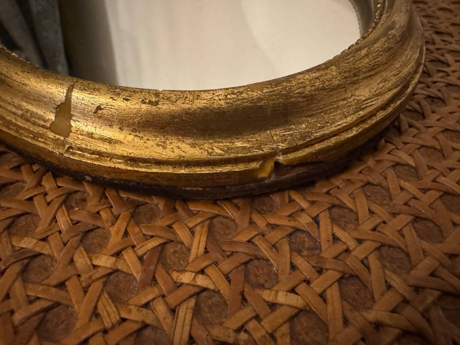 Oval gold knot mirror