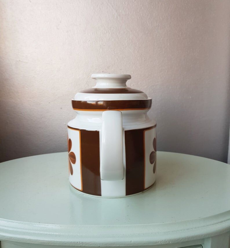 Porcelain teapot from the 70s