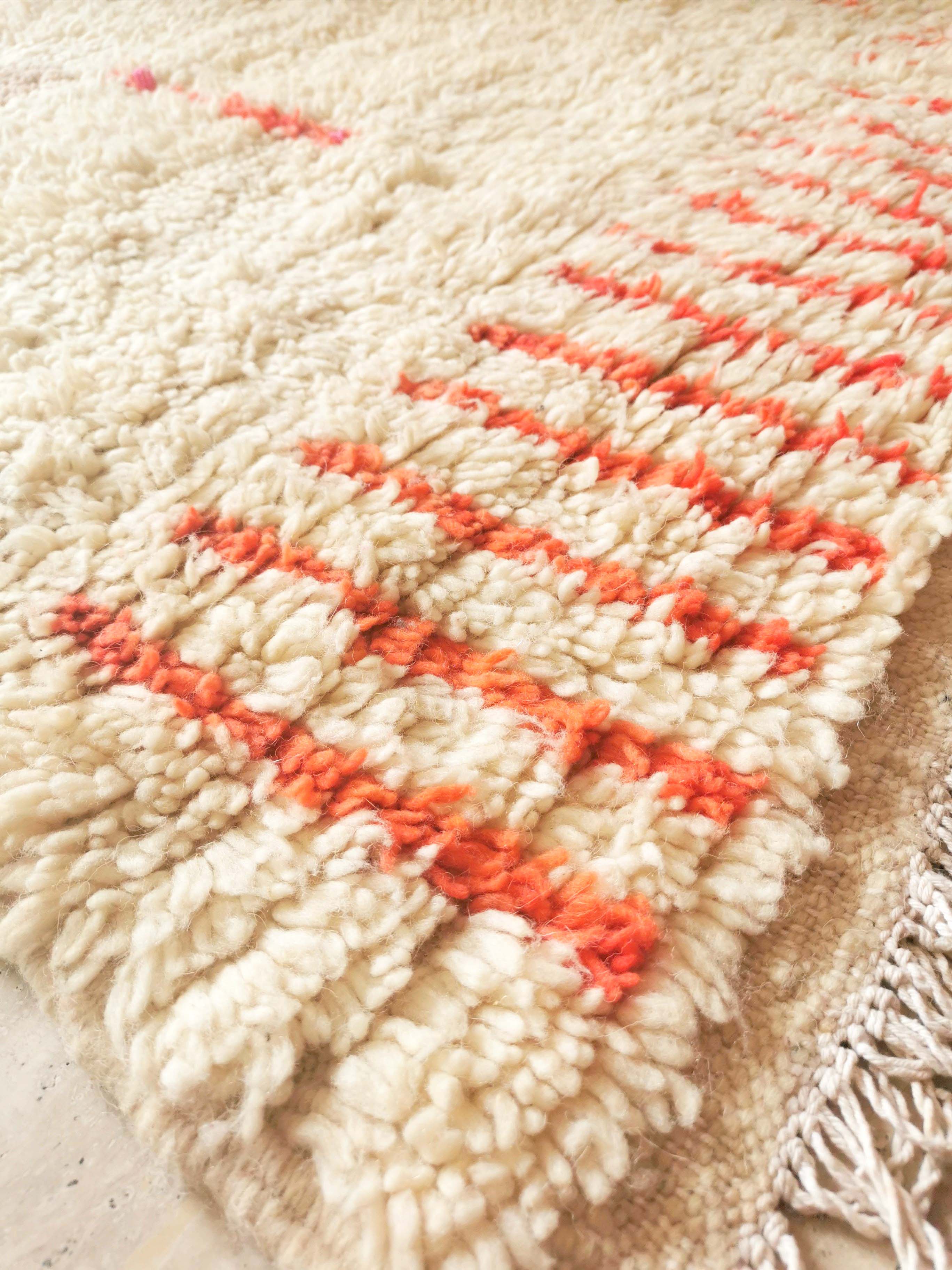 Berber carpet Azilal wool with two-tone geometric patterns