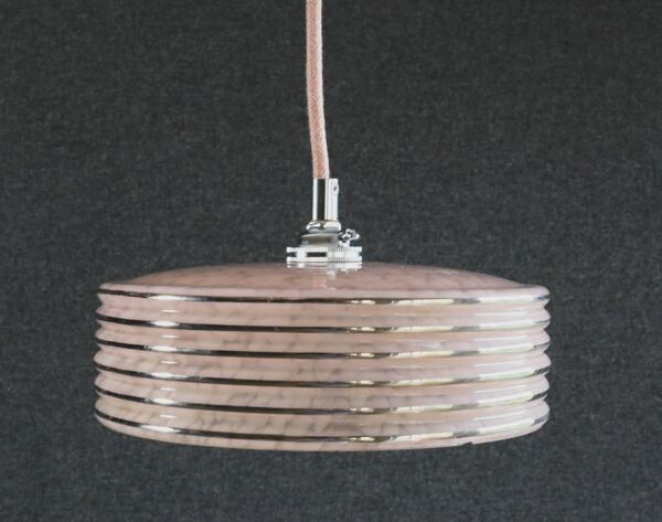 Suspension ancienne en verre clichy rose avec filets argentés, livrée avec douille chrome