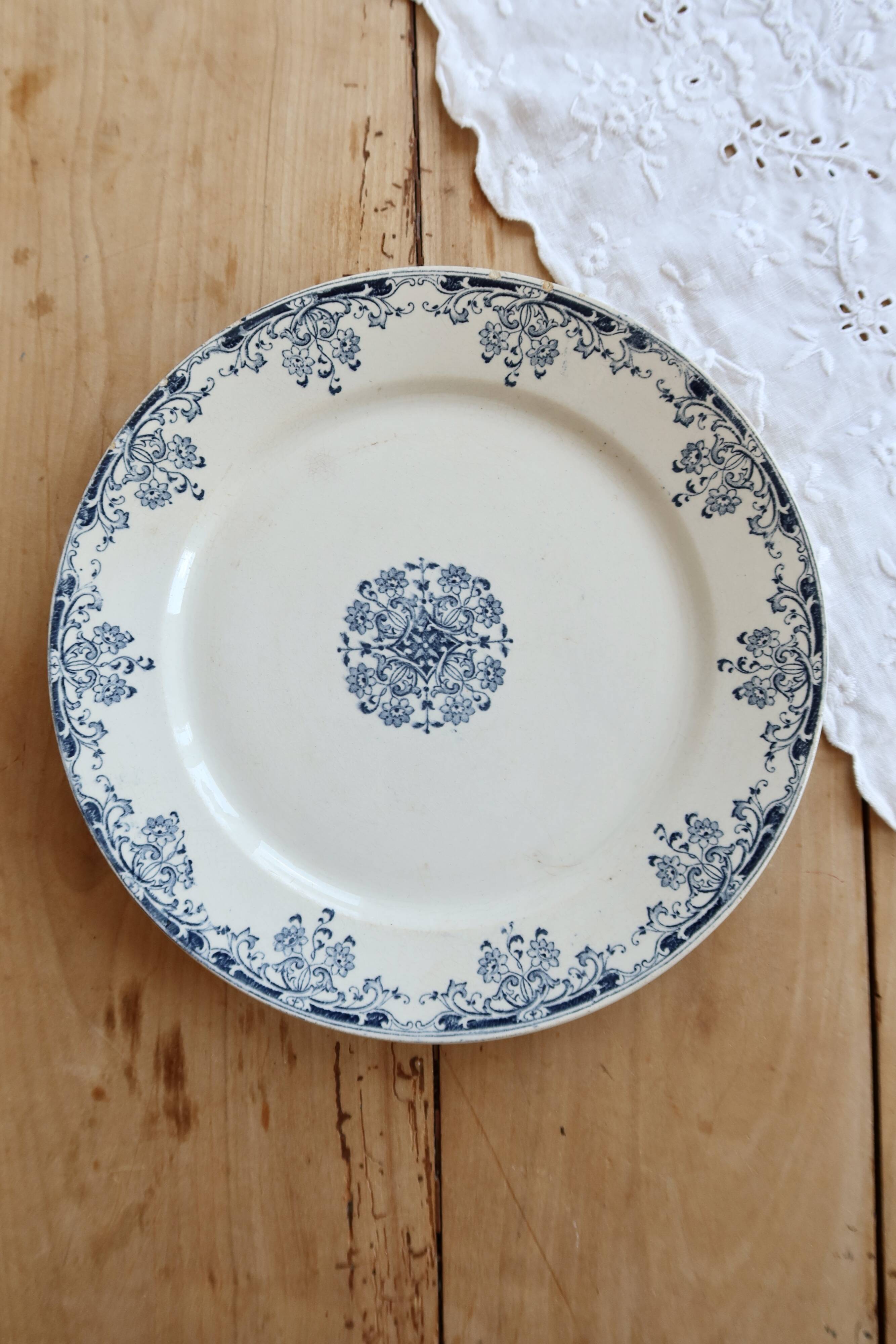 Antique flat plate, ironstone Sarreguemines U&C model Mignon.