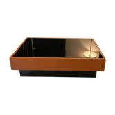 Table basse en cuir caramel et verre noir