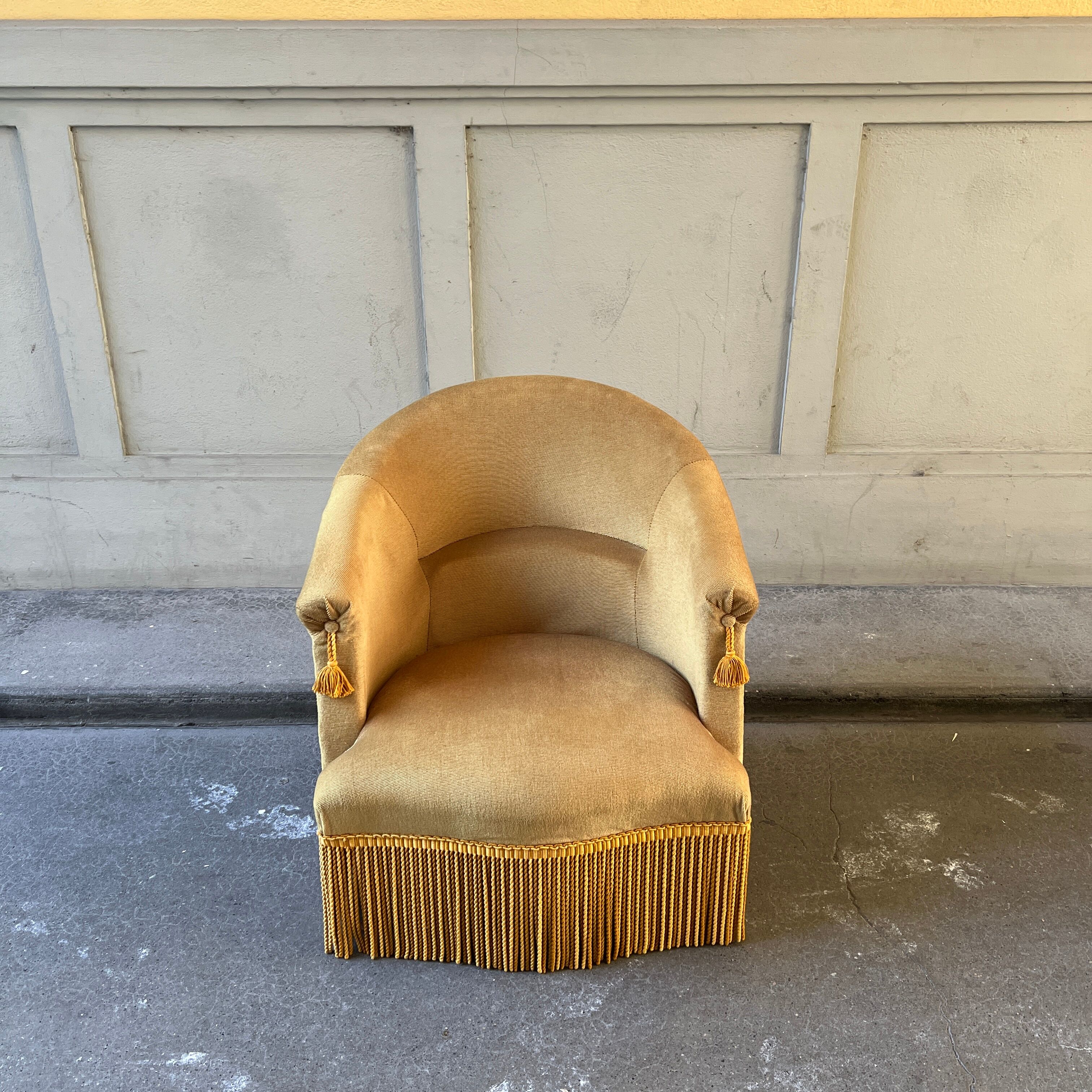 Toad armchair